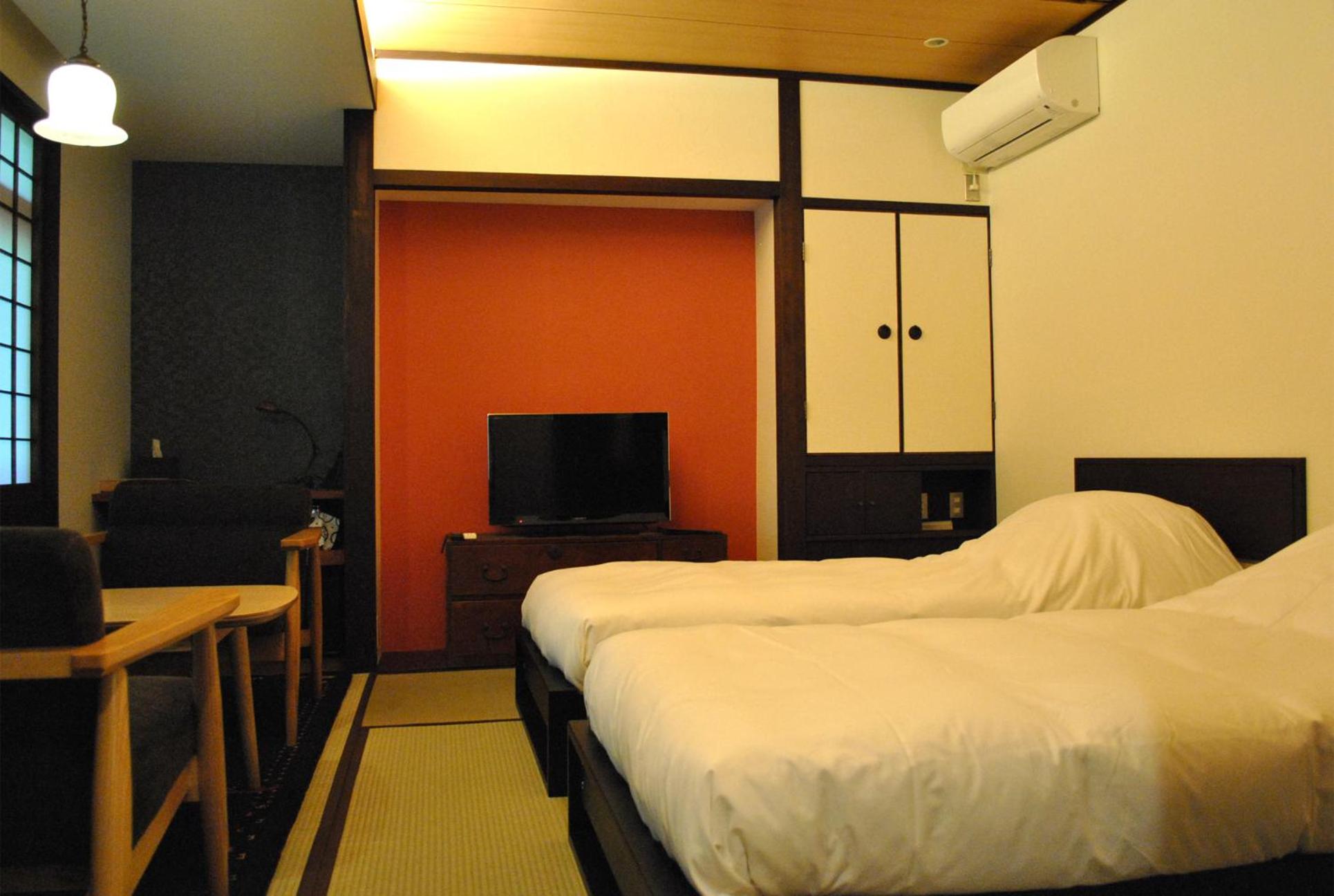 Compact Japanese Twin Room with Shower, Non-Smoking