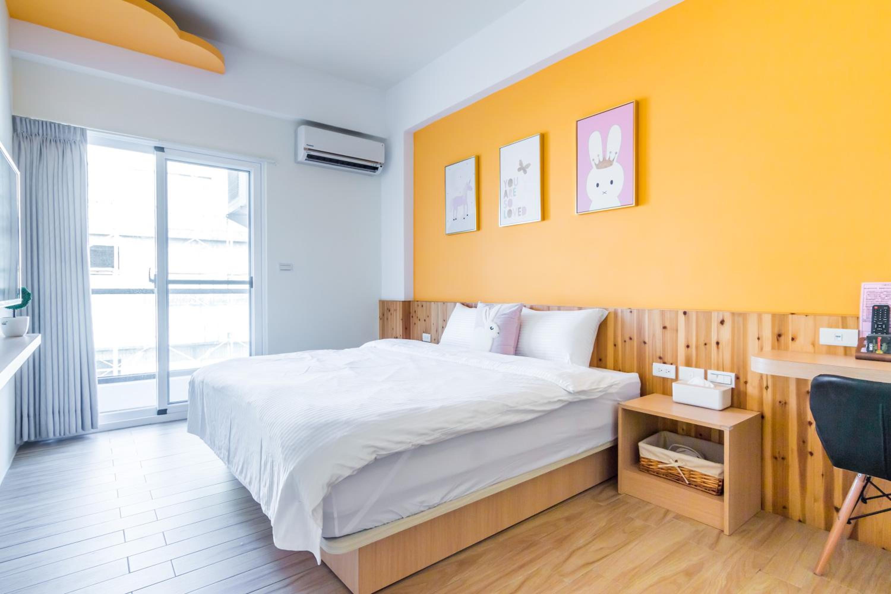 Queen Room with Balcony photo 1