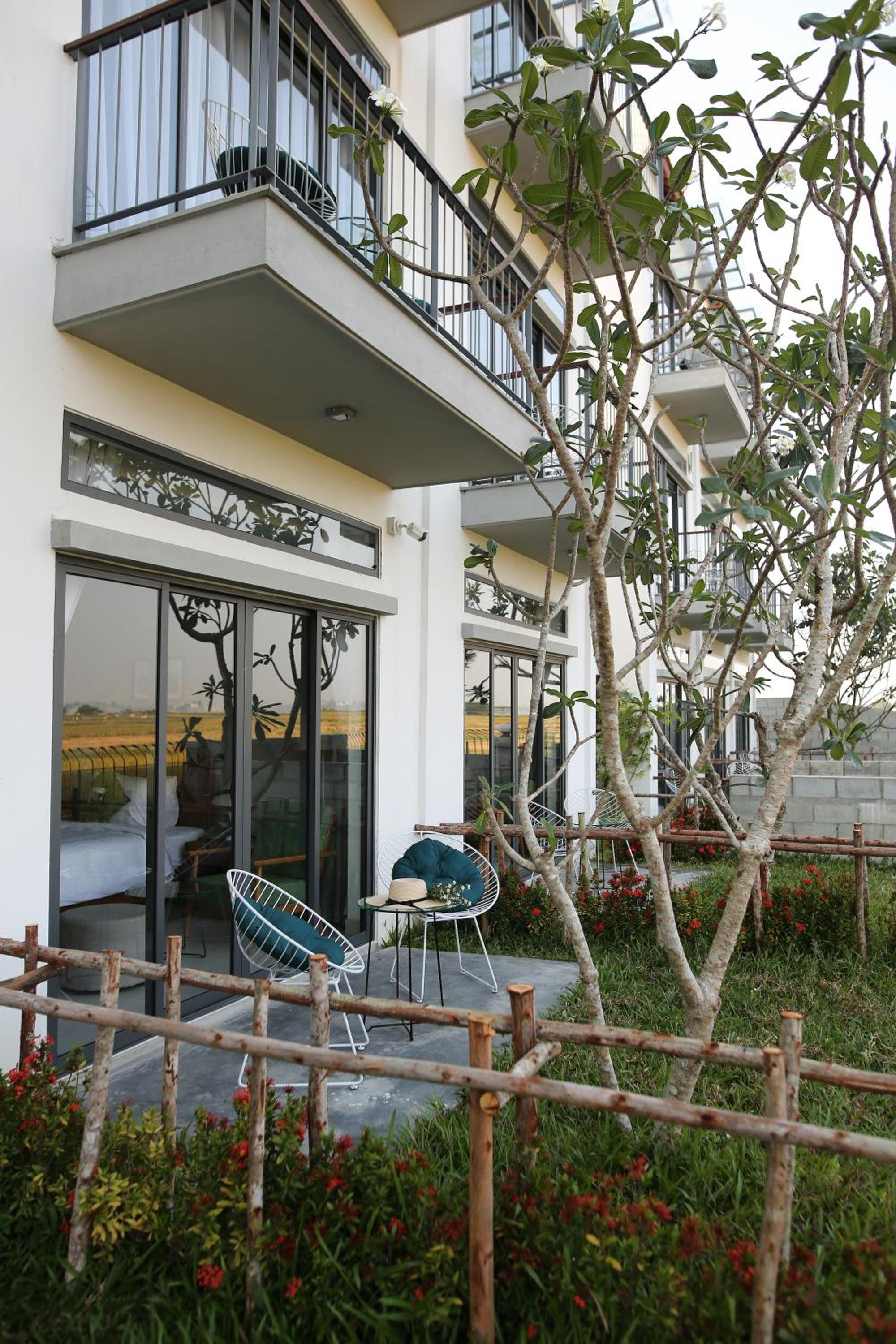 Family Room Private Garden - Photo 6