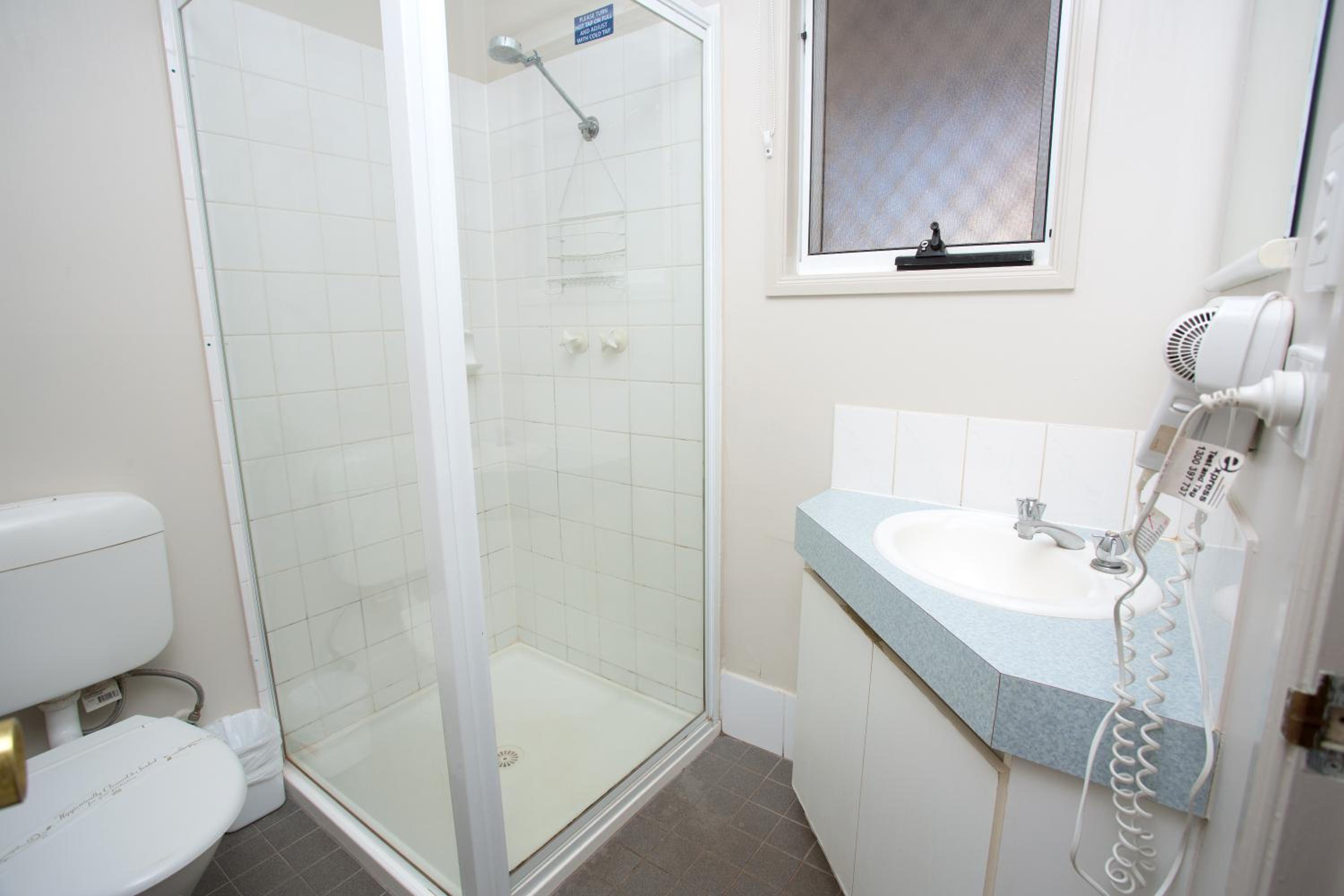 Superior Cabin - Sleeps 4 - Pet Friendly photo 2