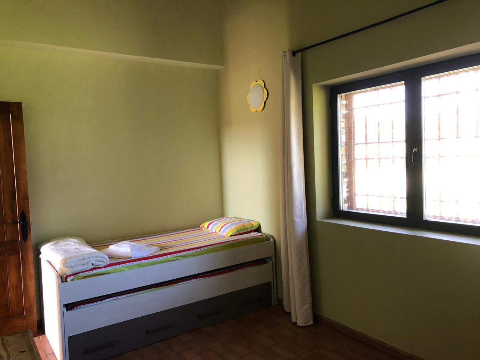 Five-Bedroom House photo 2
