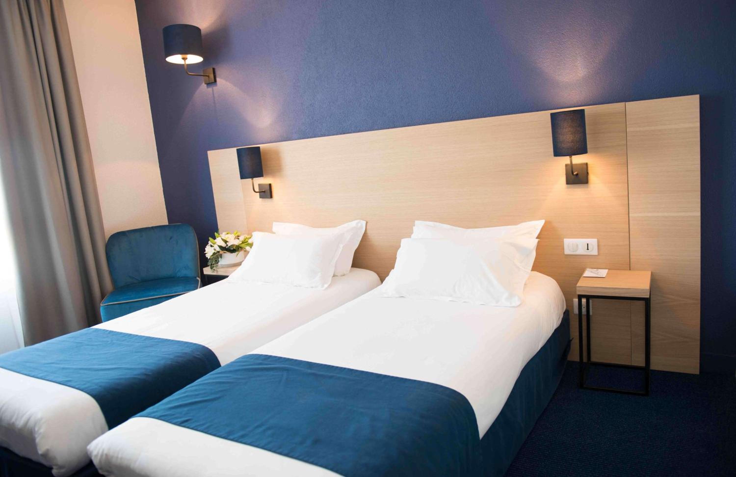 Standard Twin Room - Photo 8