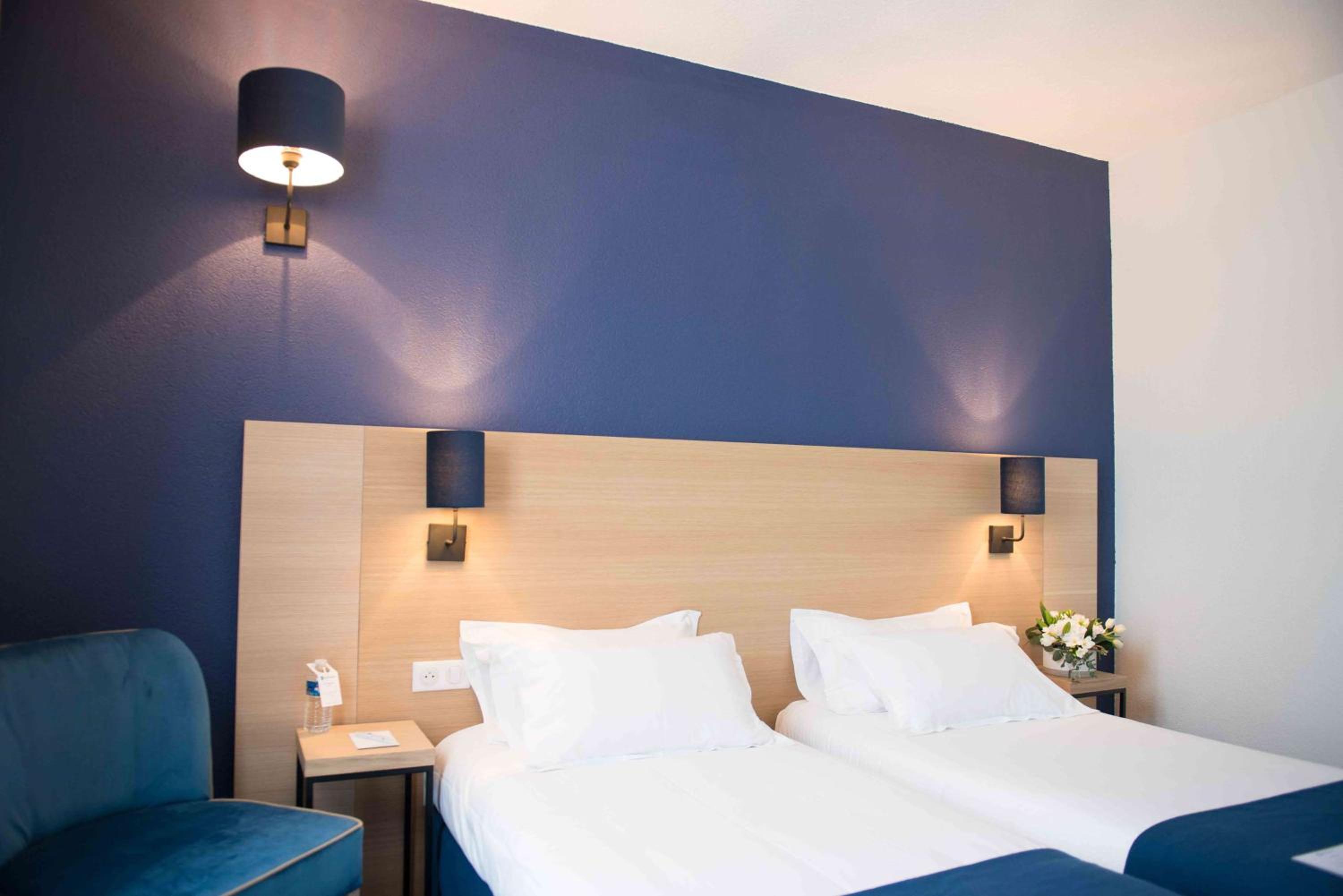 Standard Twin Room - Photo 7