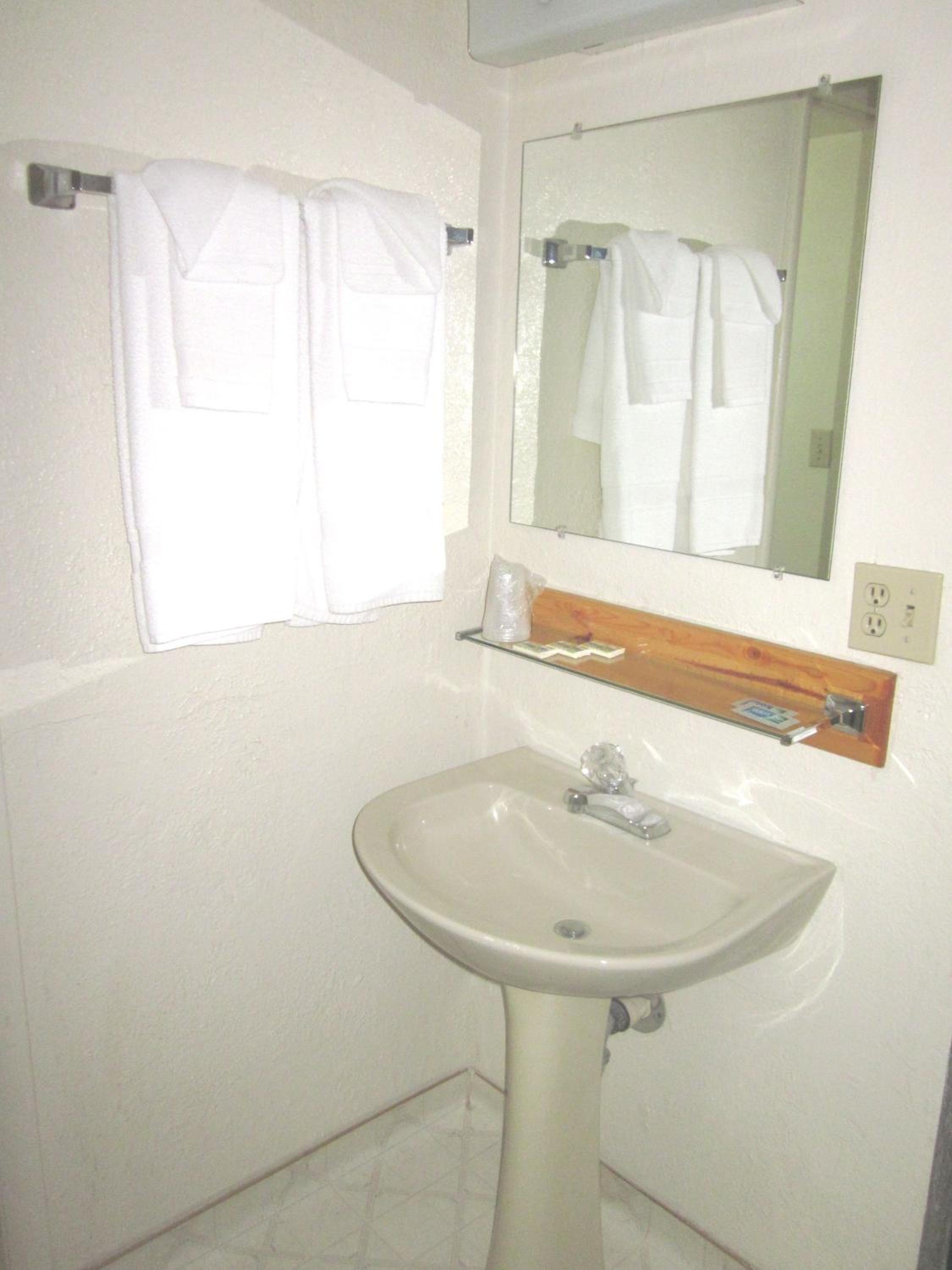 Queen Room photo 3