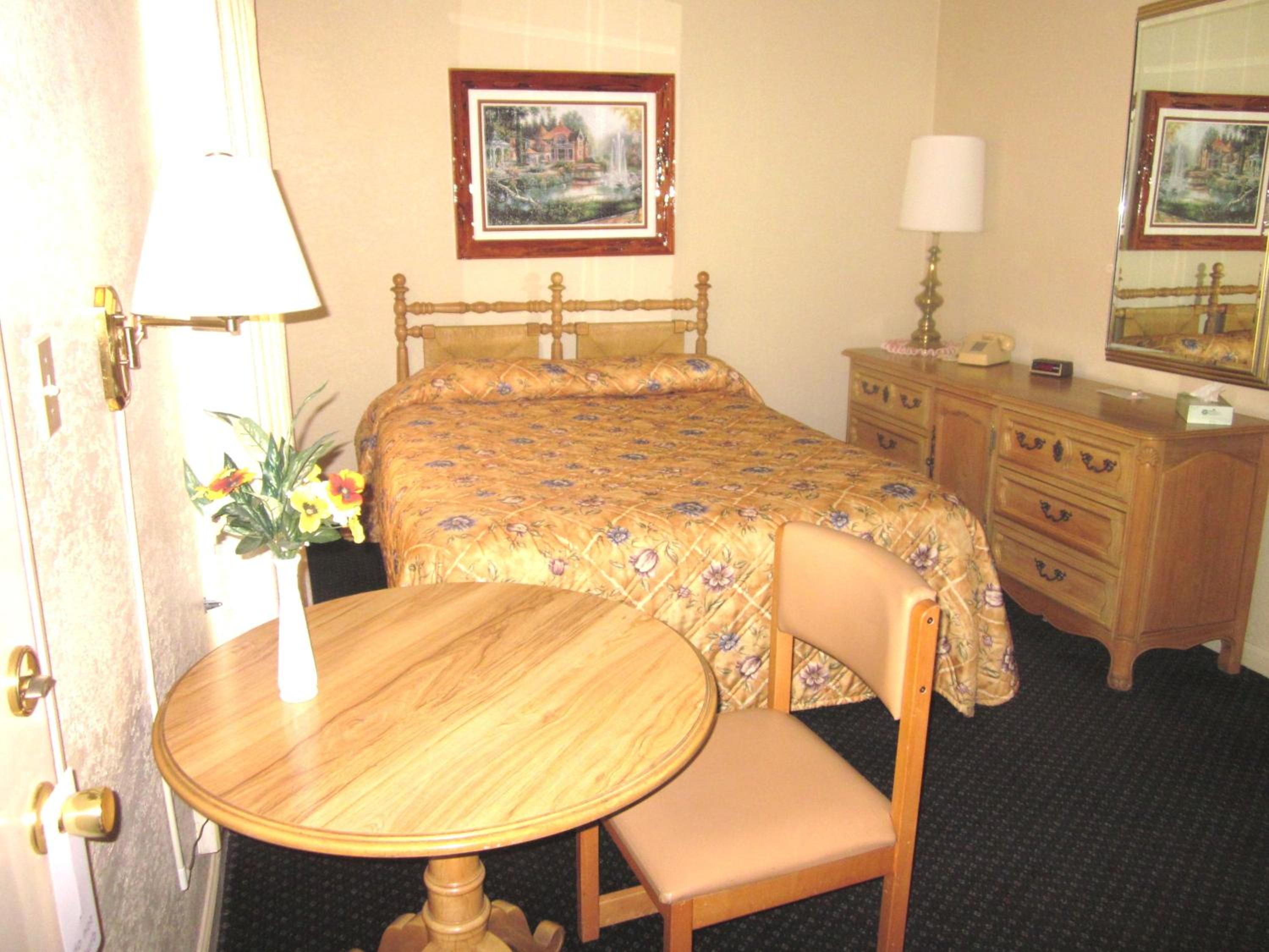 Queen Room photo 1