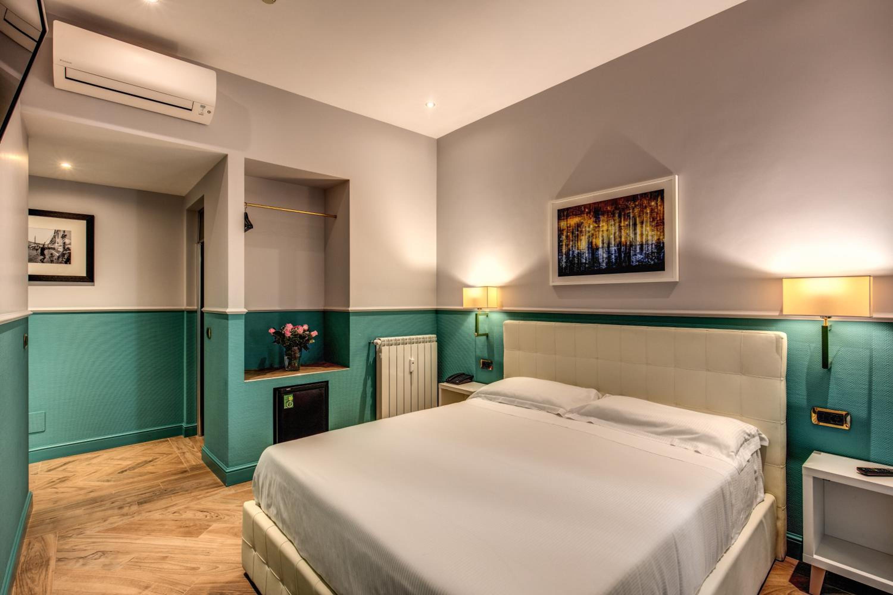 Double or Twin Room - Photo 8