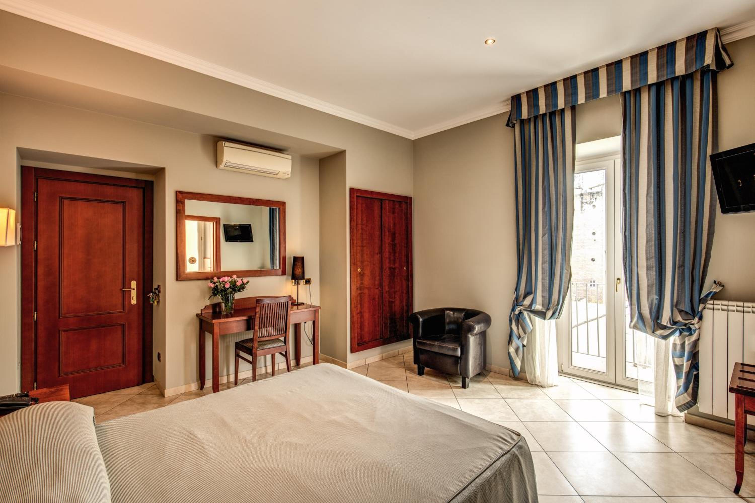 Double or Twin Room - Photo 10