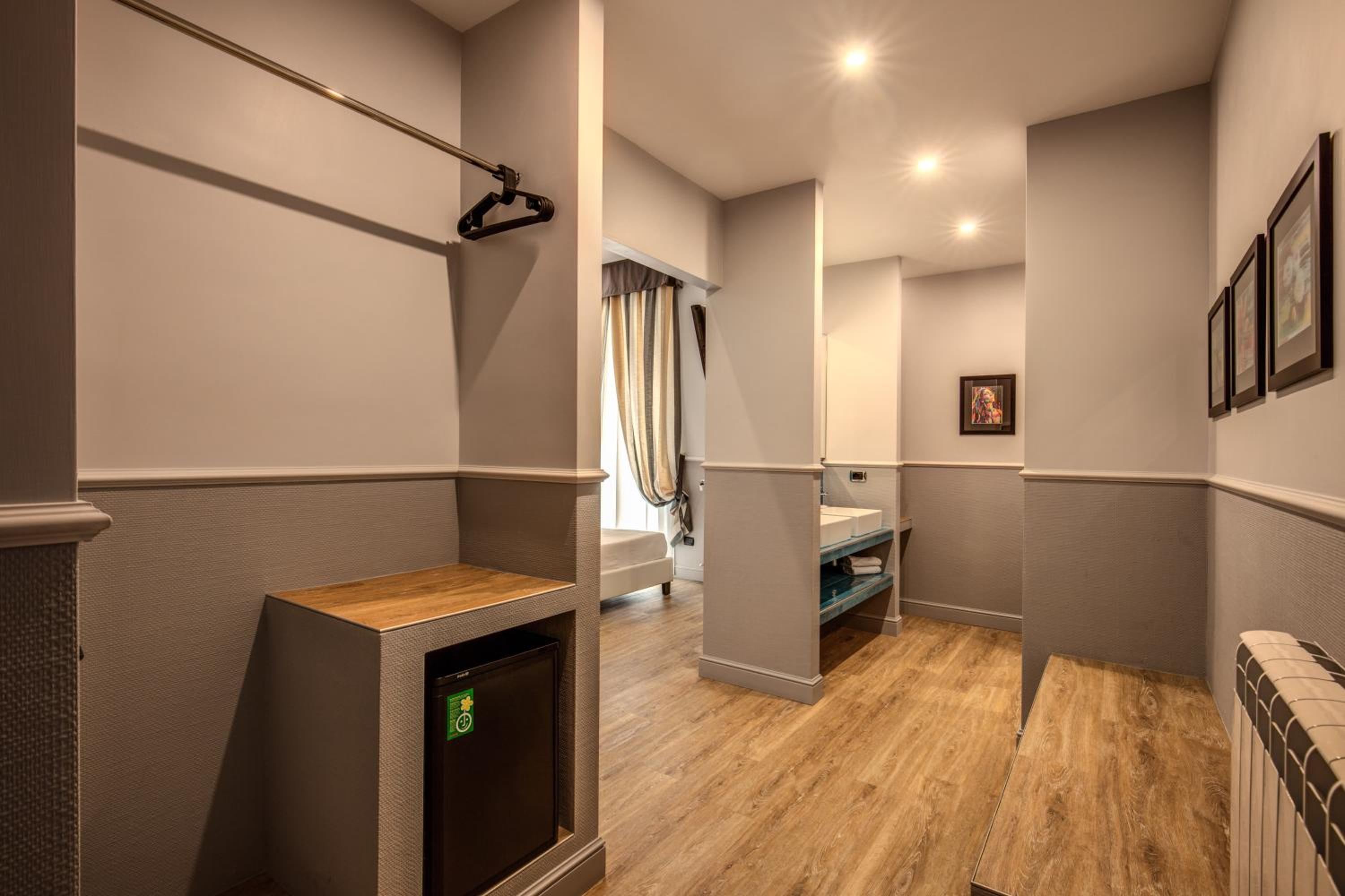 Double or Twin Room - Photo 6