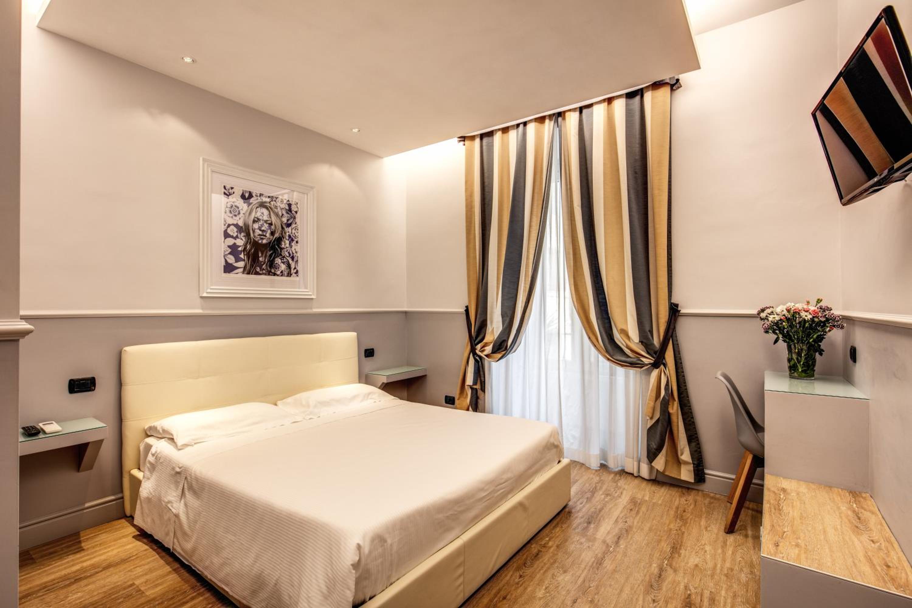 Double or Twin Room - Photo 11