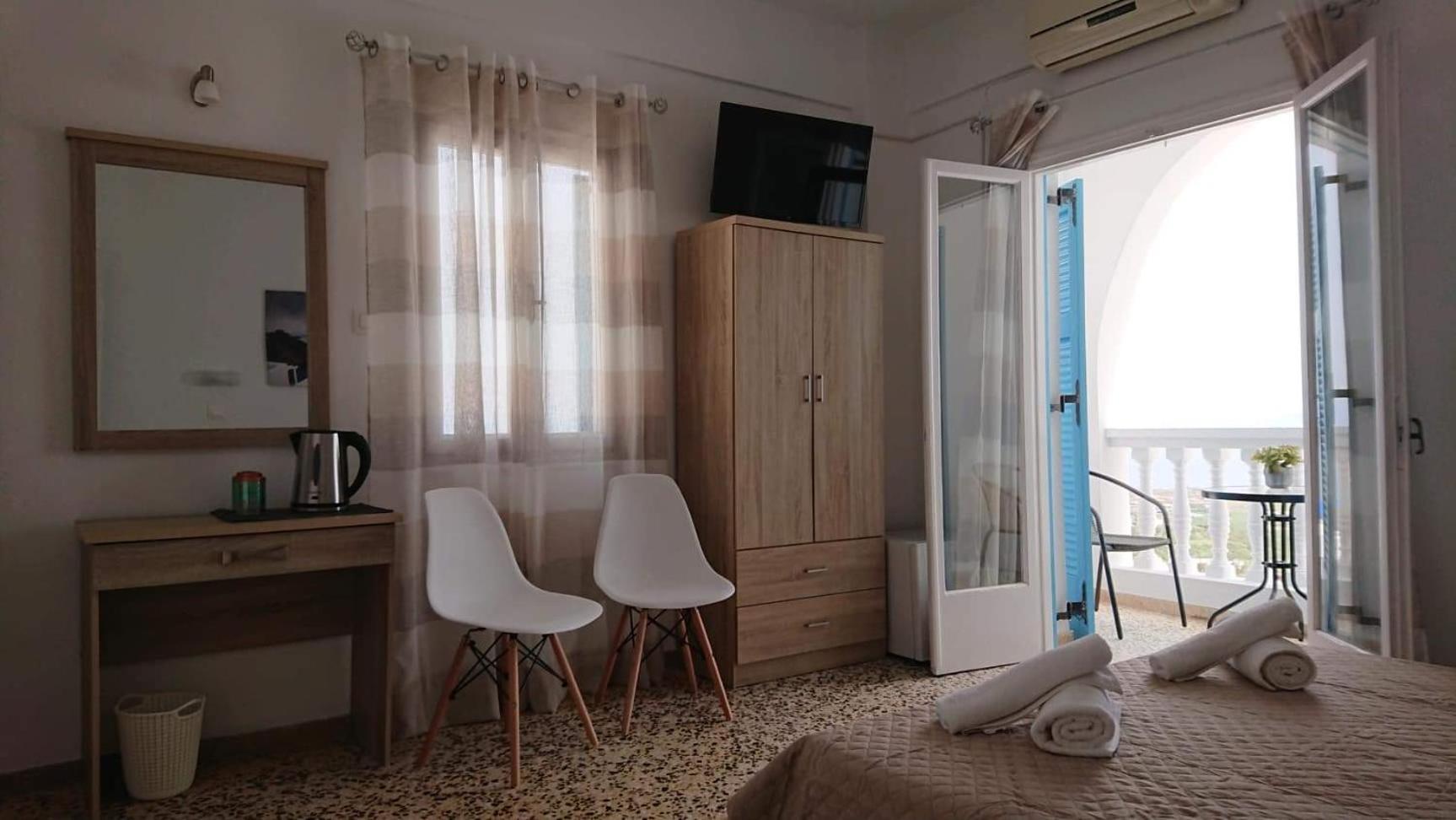 Double Room with Balcony and Sea View - Photo 20