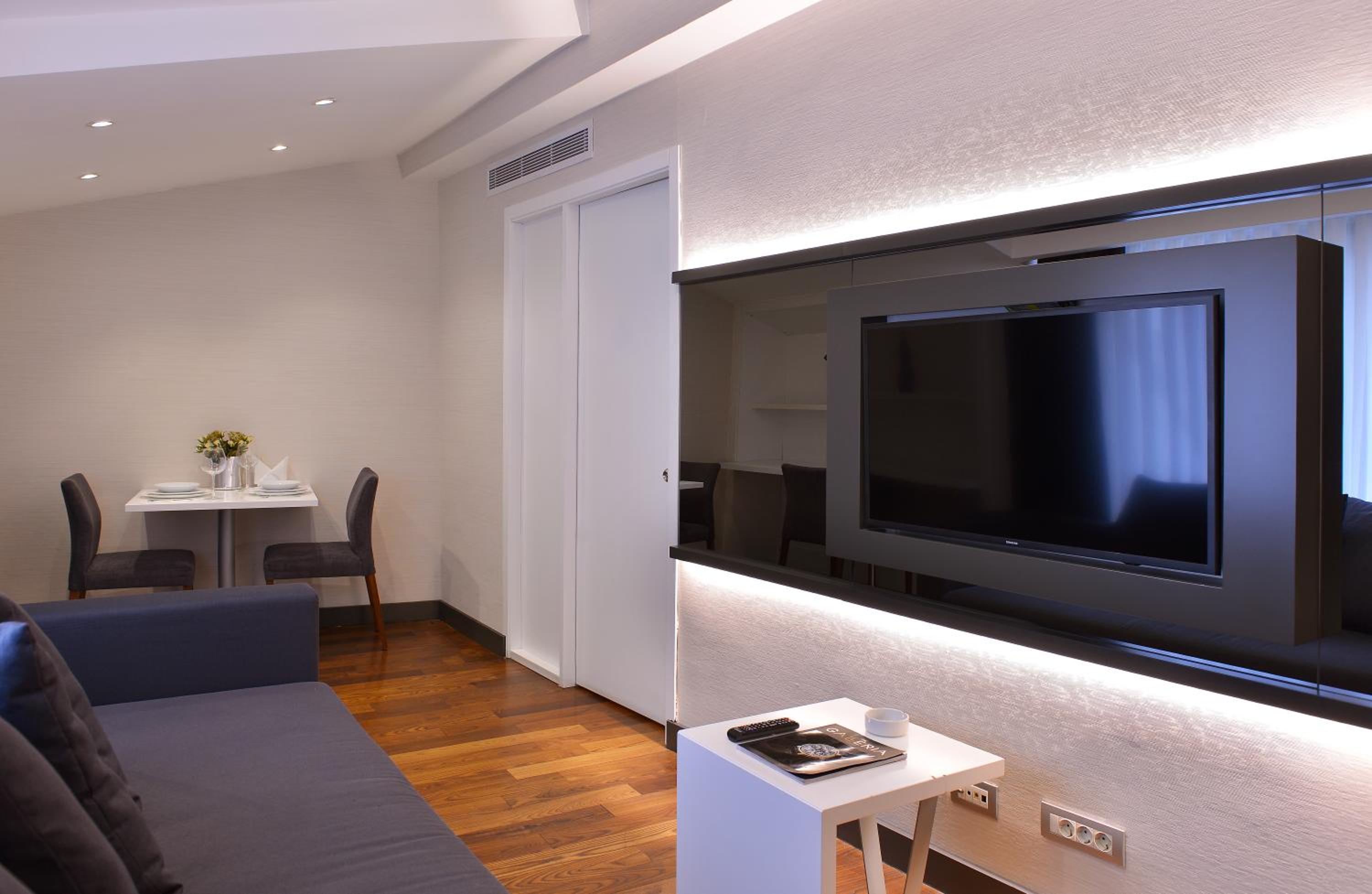King Suite With Balcony photo 2