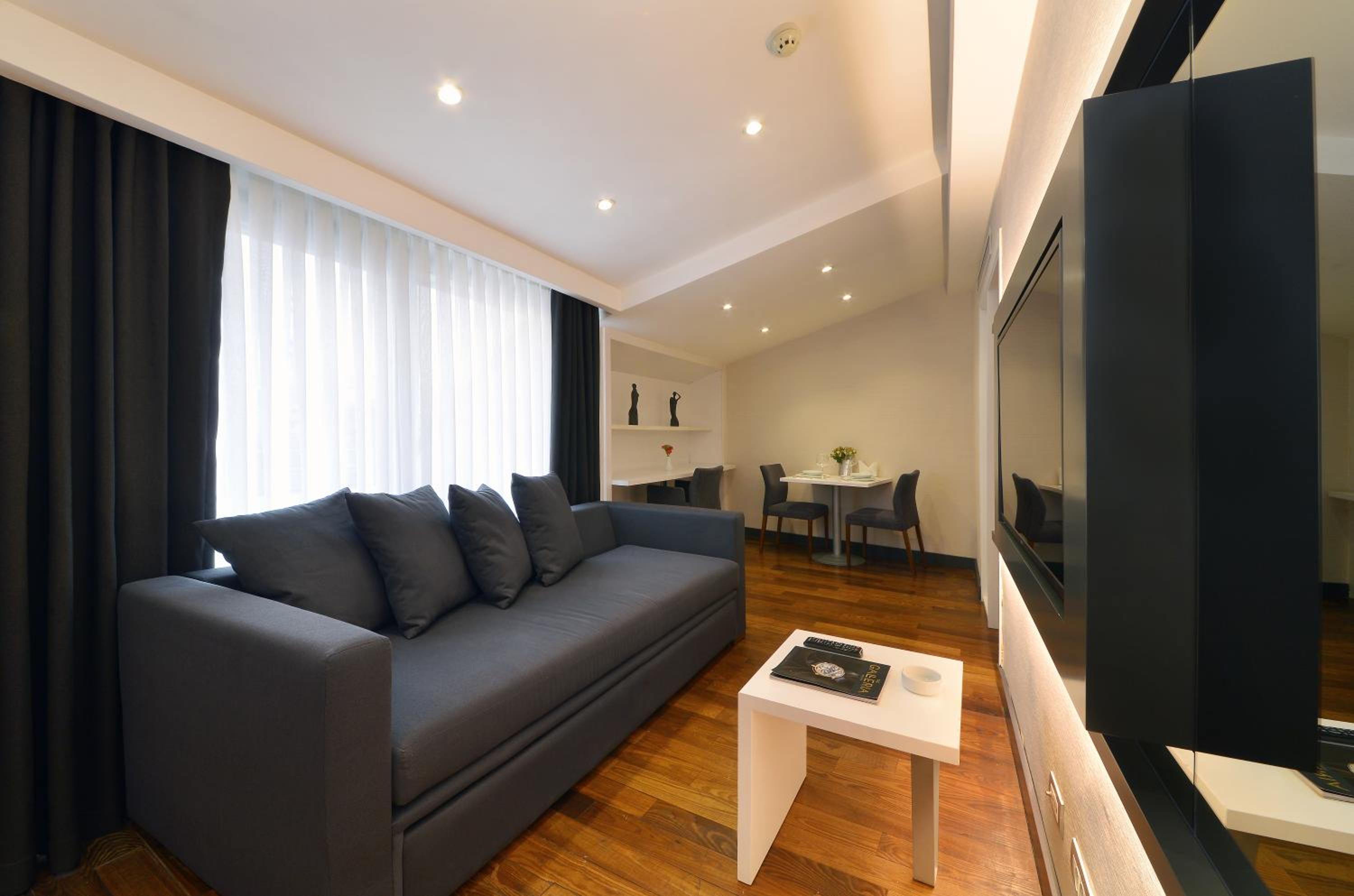 King Suite With Balcony photo 3