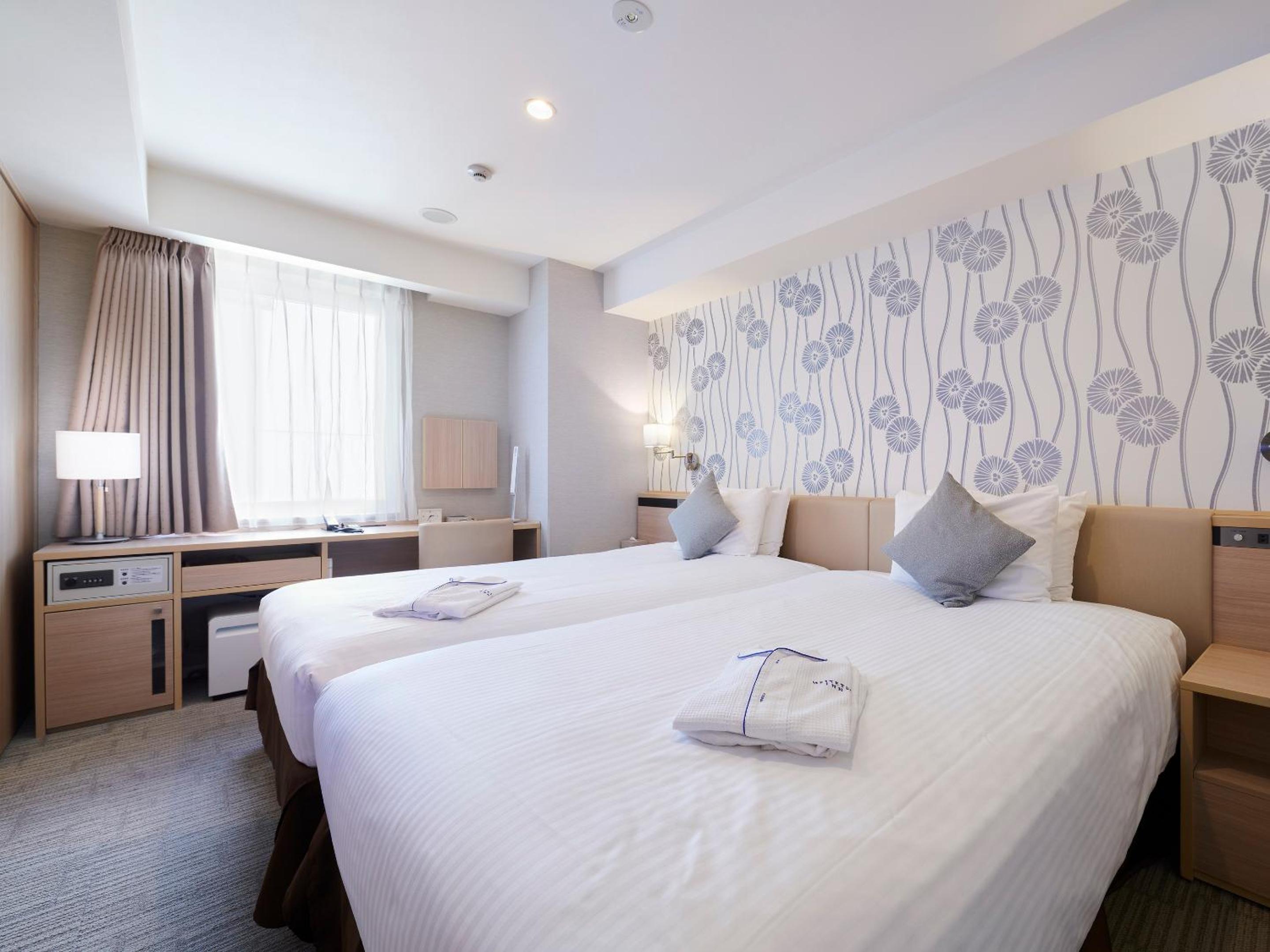 Twin Room - Non-Smoking photo 3