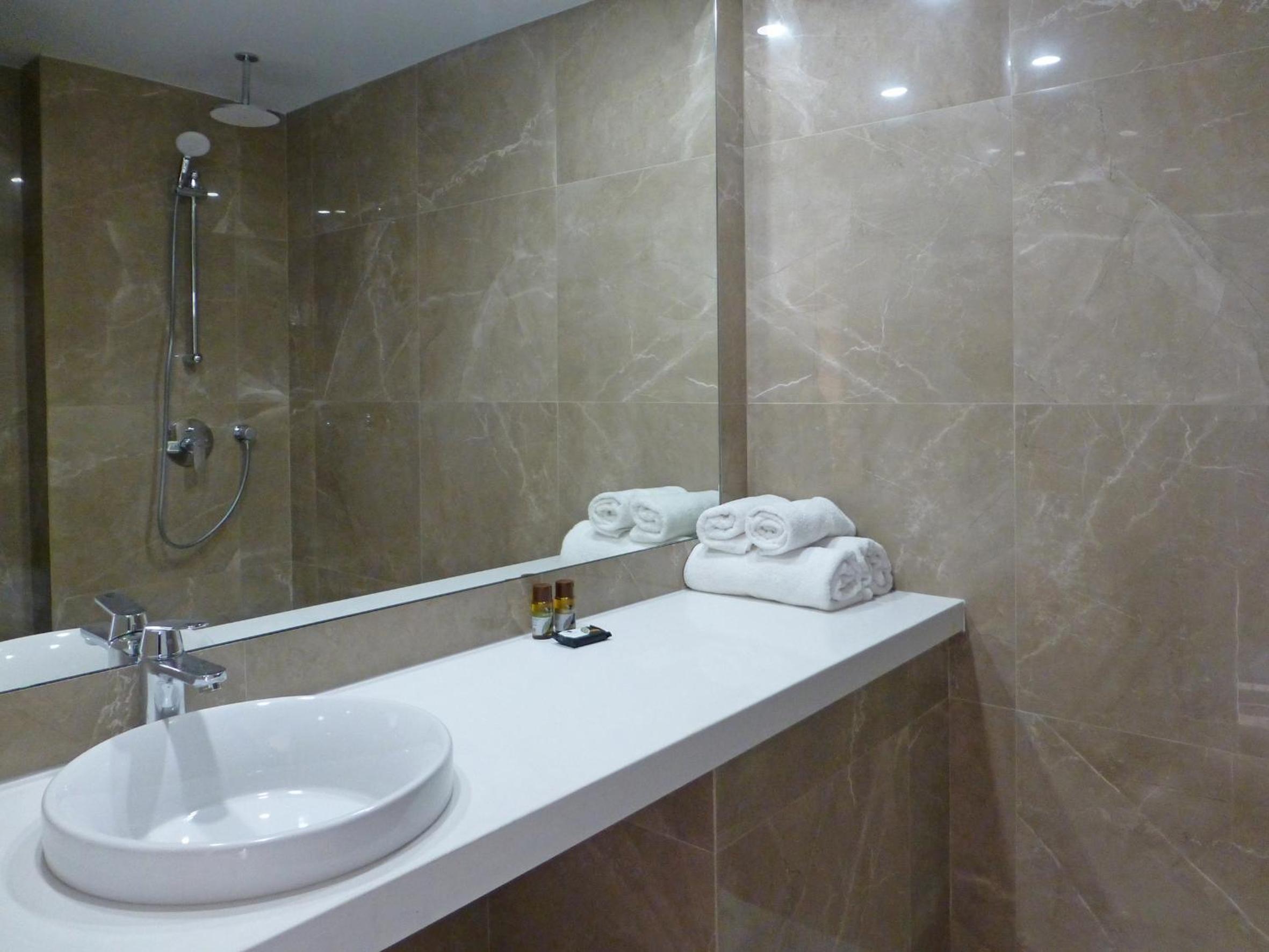 One-Bedroom Suite with Side Sea View