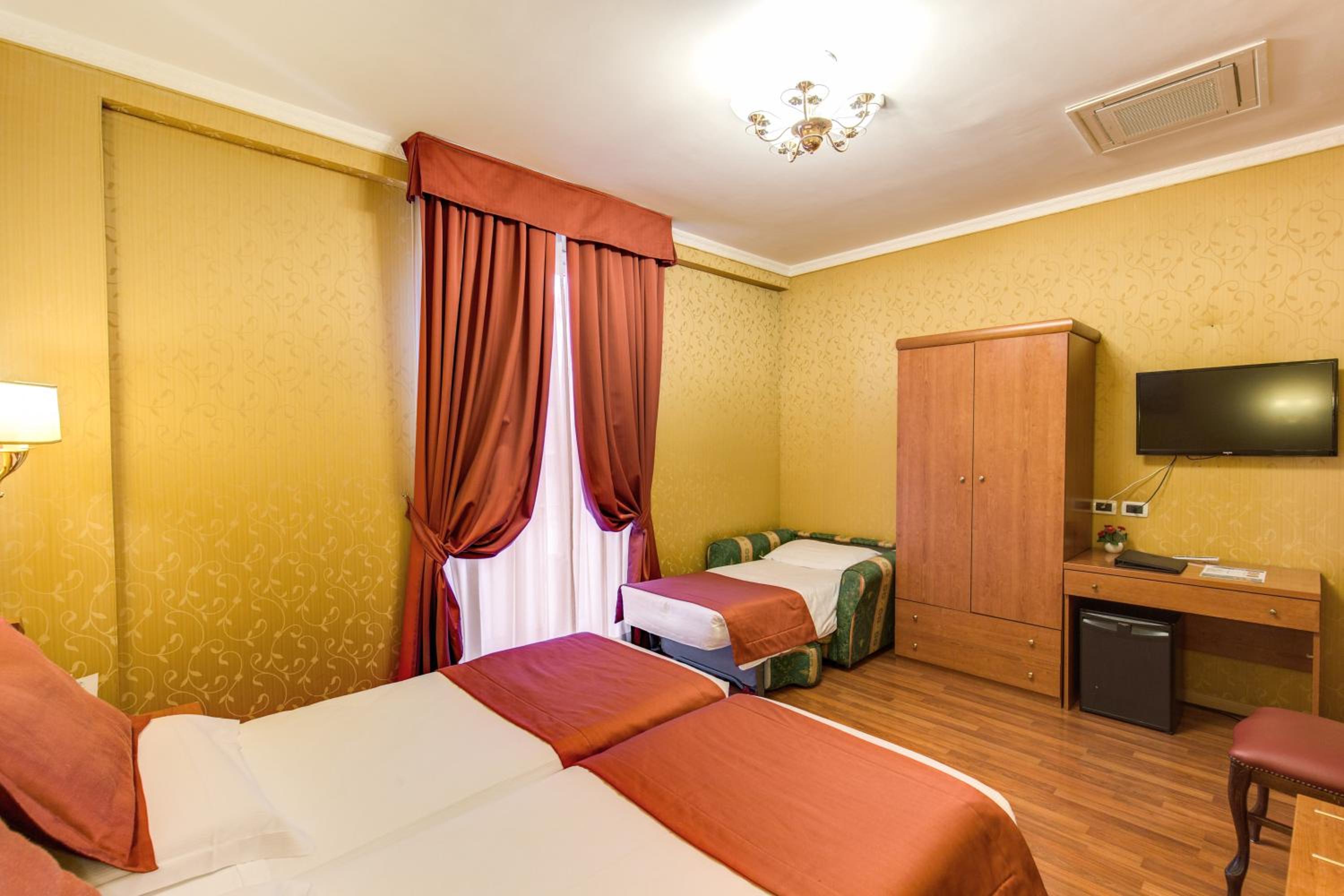 Triple Room
