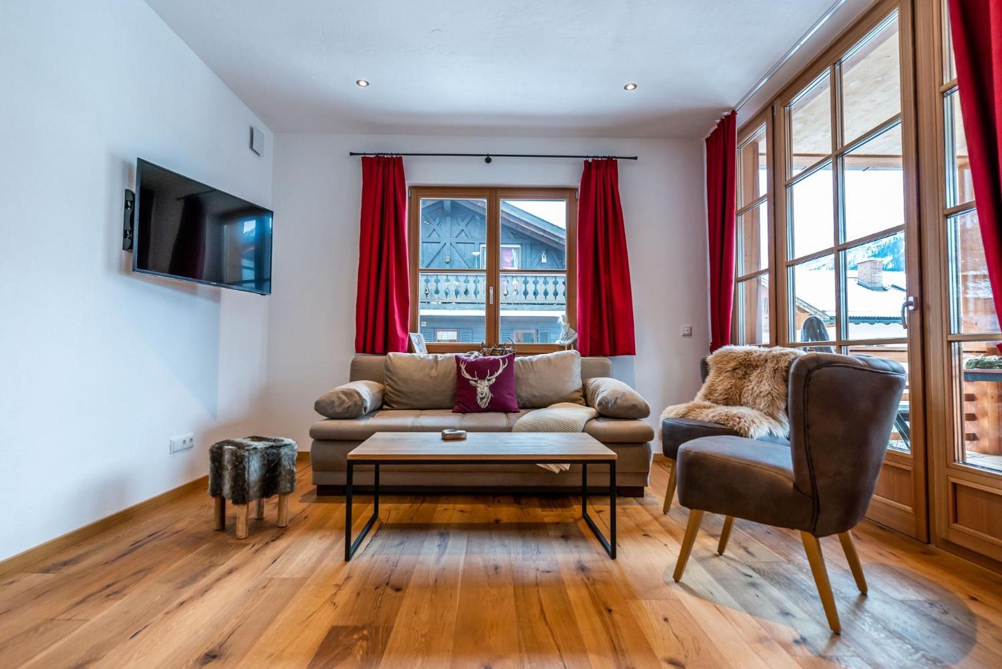 Apartment with Mountain View
