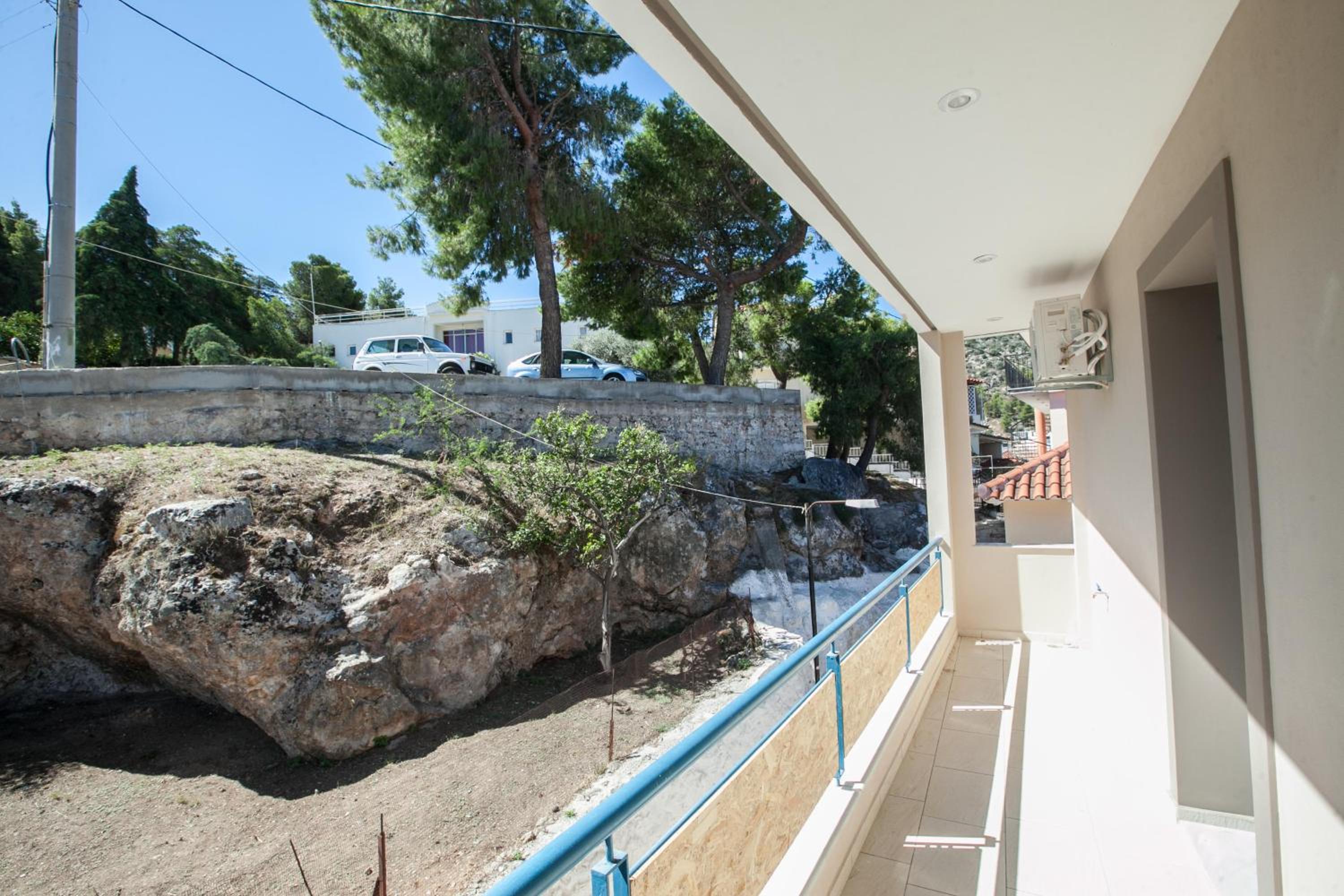 Apartment with Mountain View - Photo 7