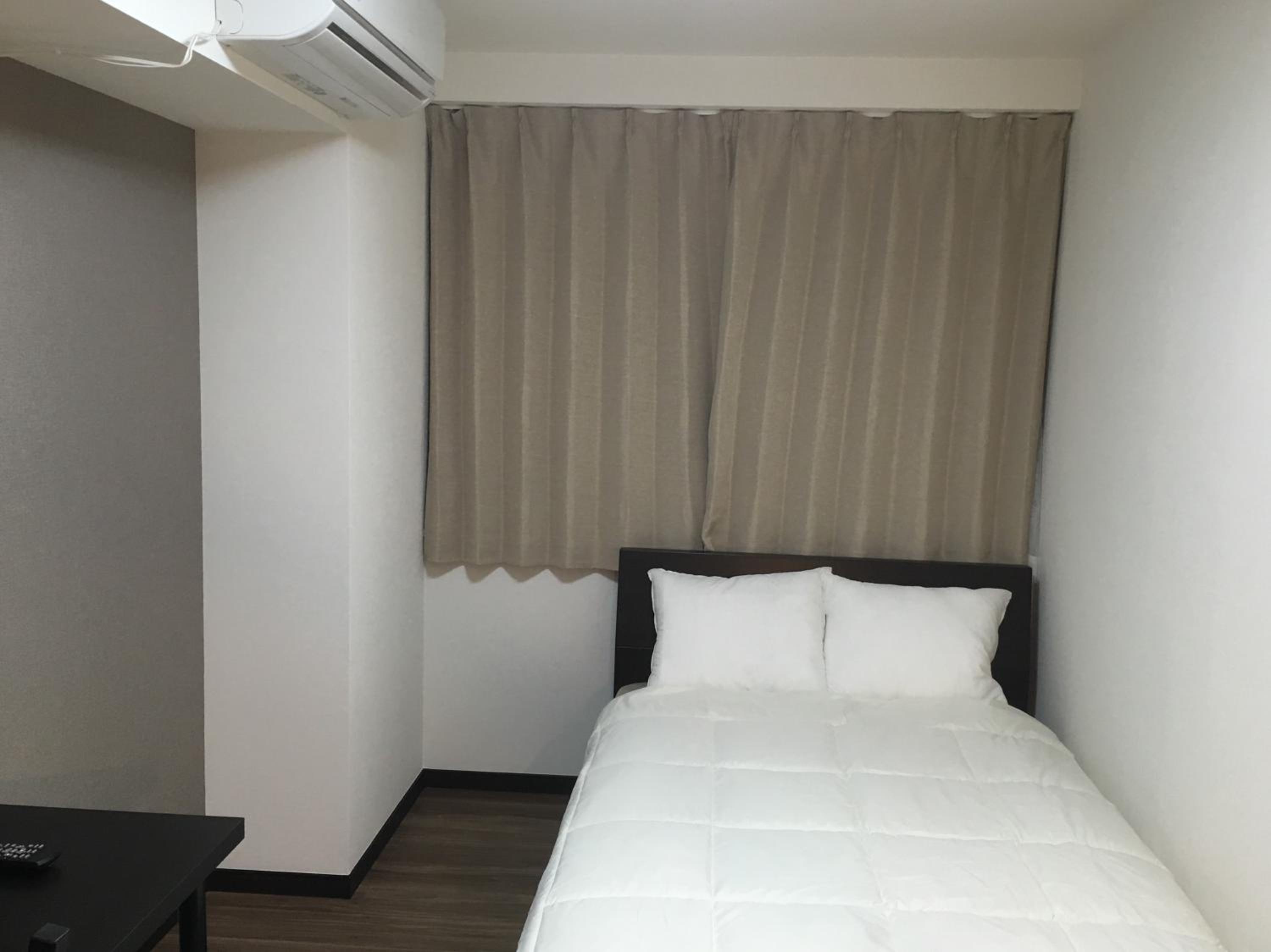 Standard Double Room With Shared Bathroom