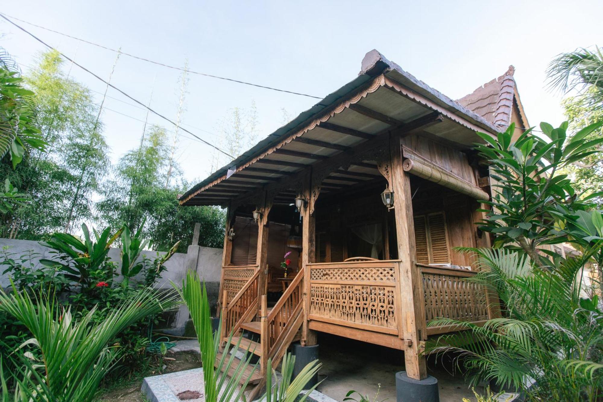 Bungalow with Patio photo 2