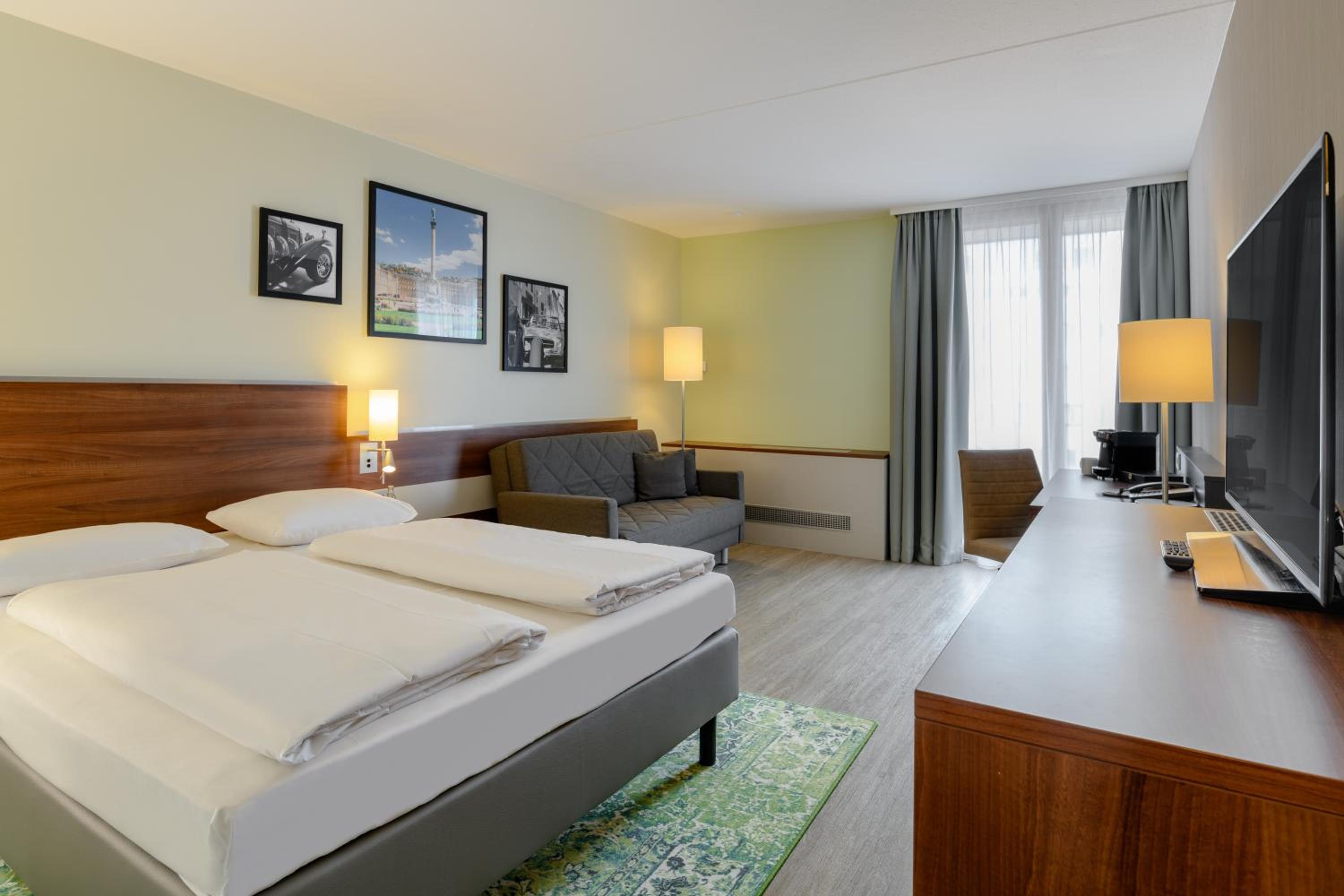 Standard Queen Room - Photo 11