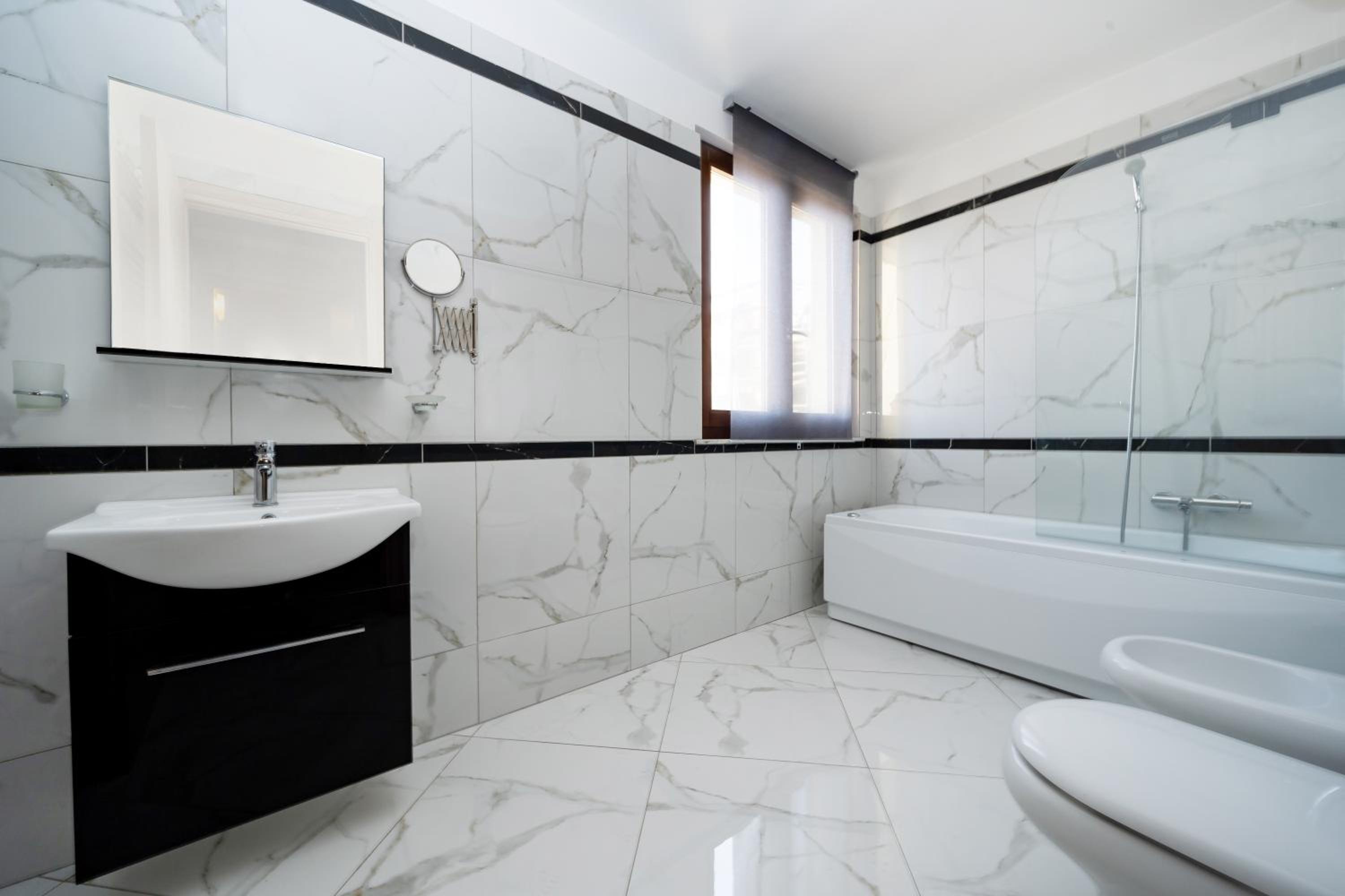 Deluxe Double or Twin Room with Sea View - Photo 10