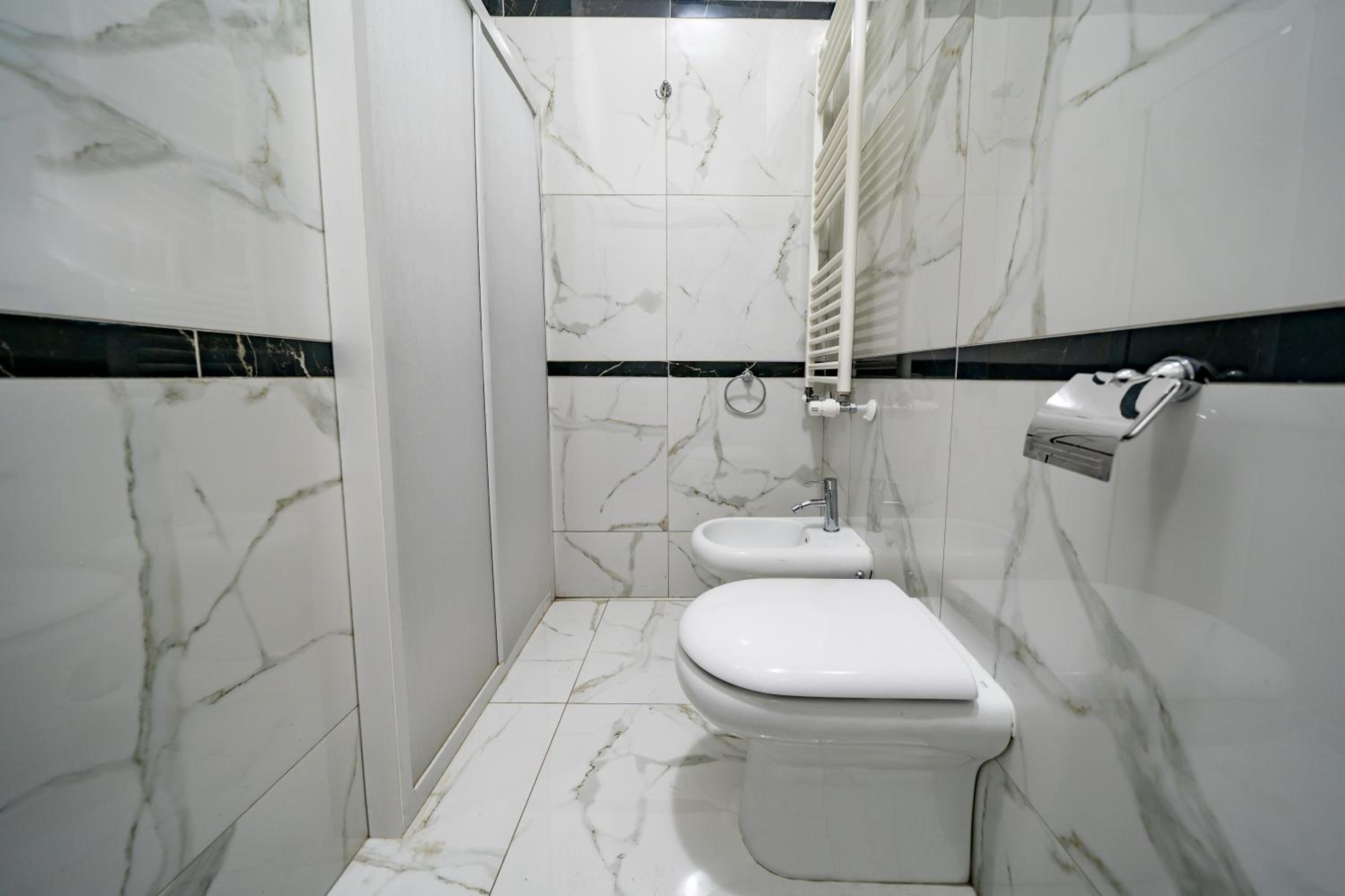 Economy Double Room - Photo 12