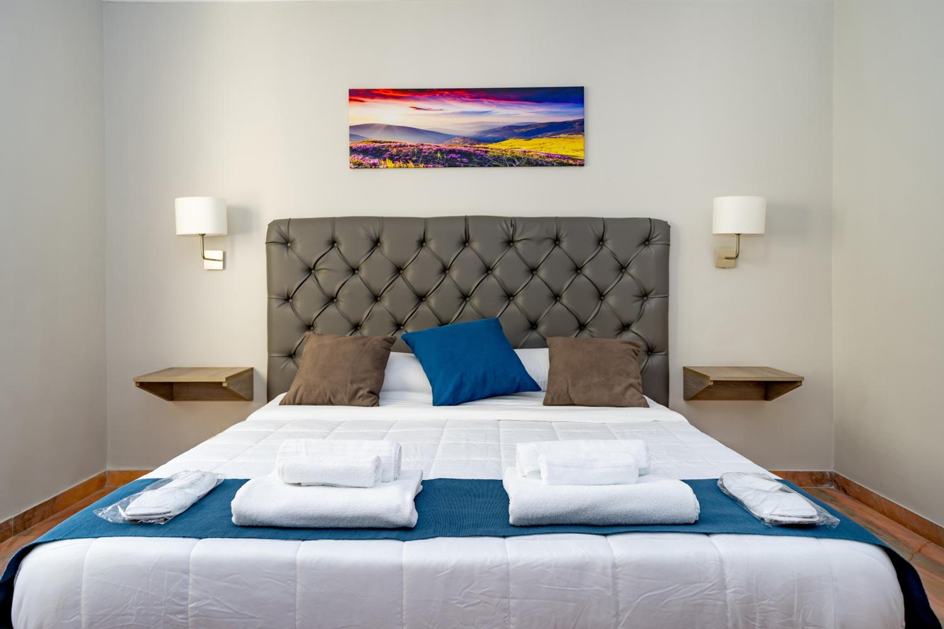Economy Double Room - Photo 11