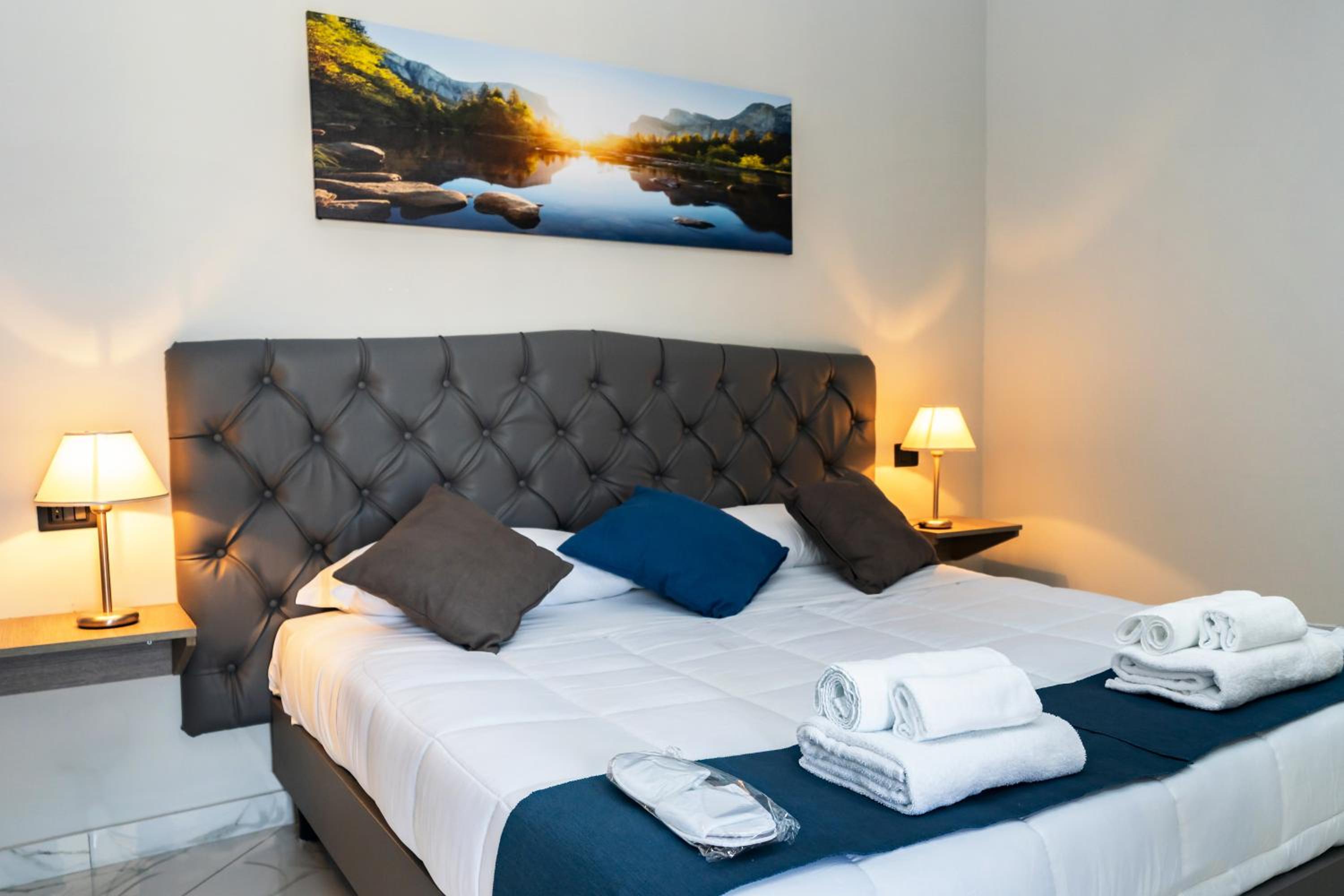 Standard Double or Twin Room with Sea View photo 3