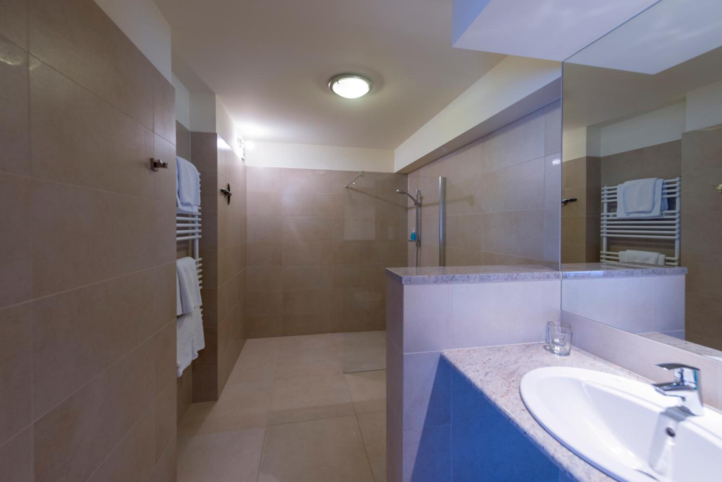 Apartment - Photo 4
