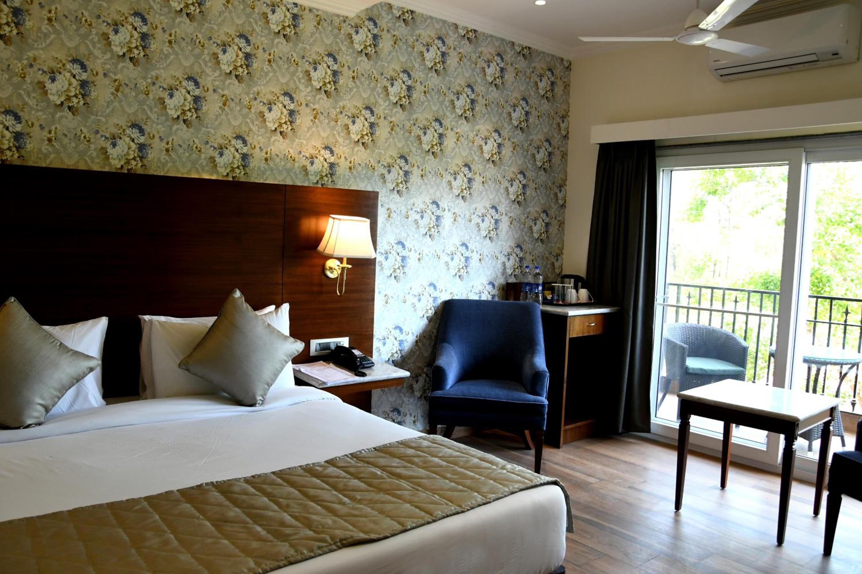 Queen Room with Garden View photo 3