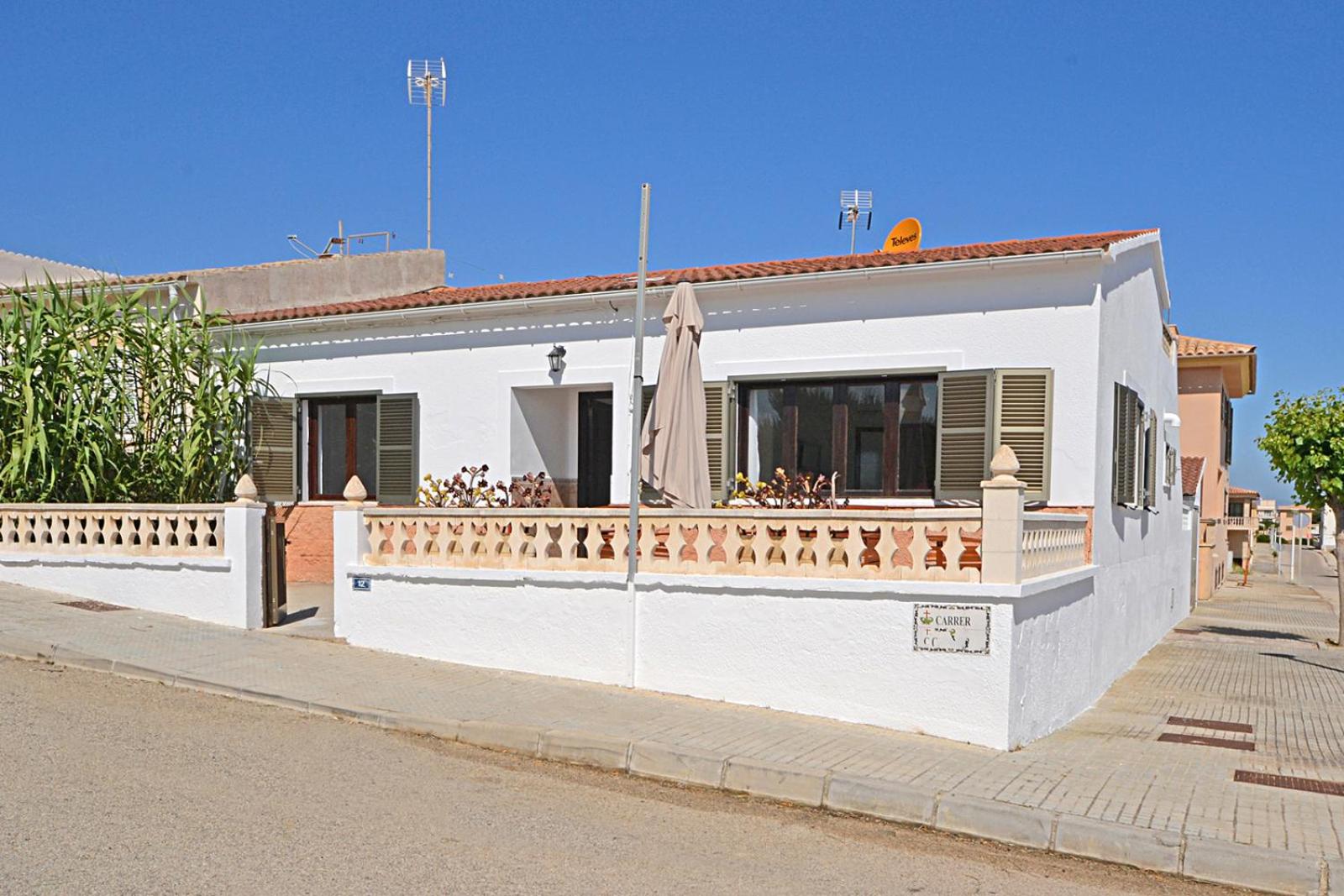 Three-Bedroom House photo 2
