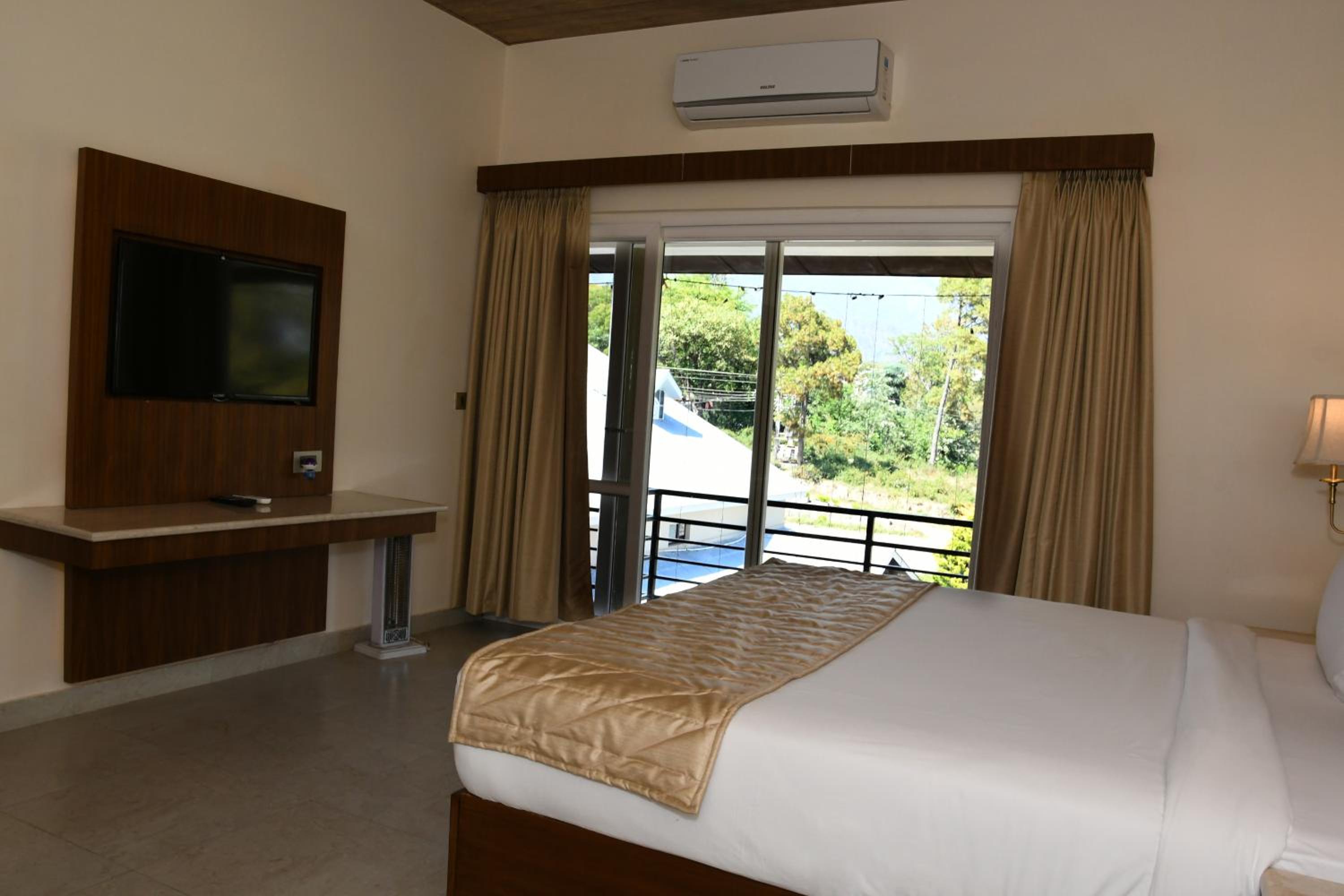 Double Room with Balcony photo 2