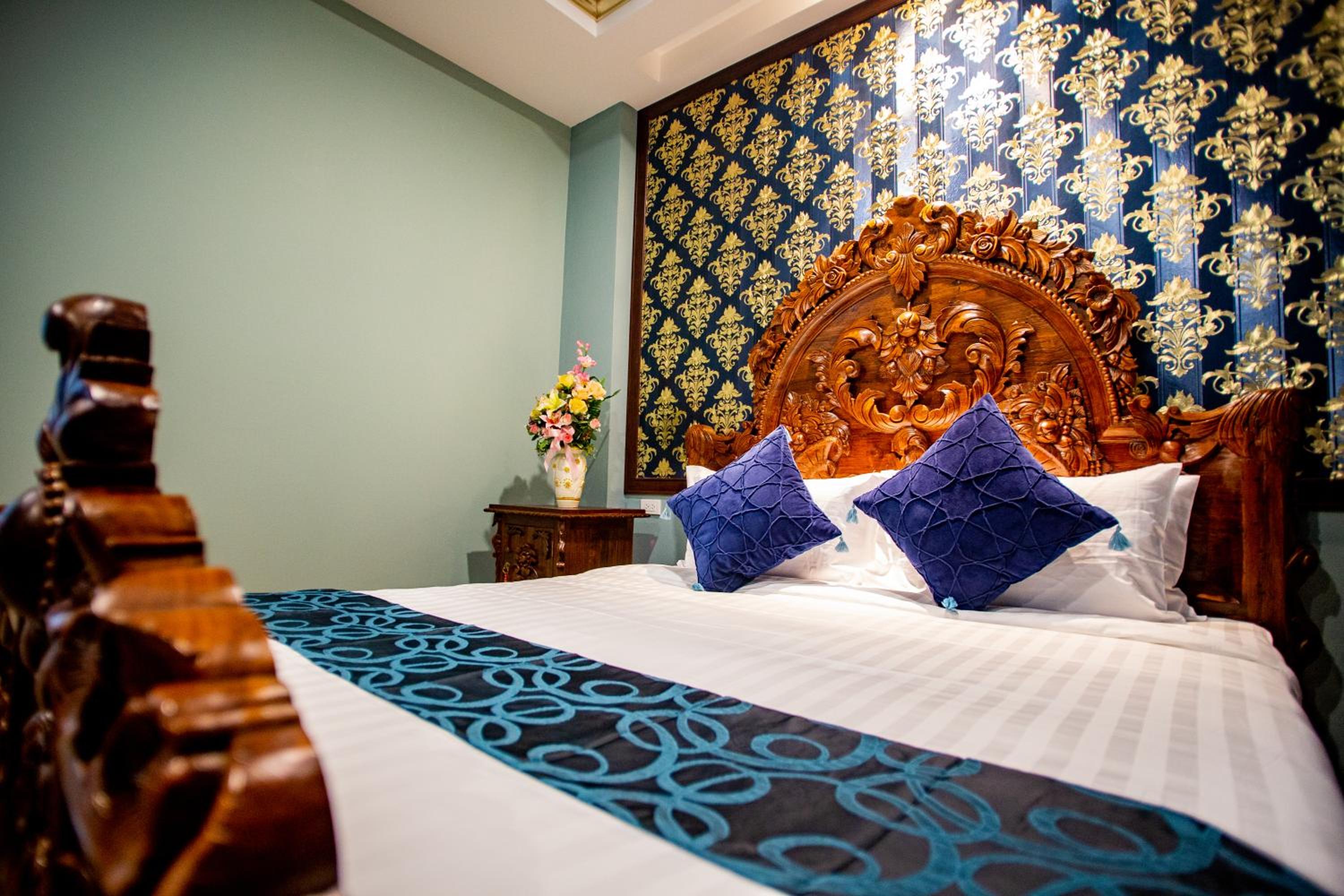 Deluxe King Room photo 3