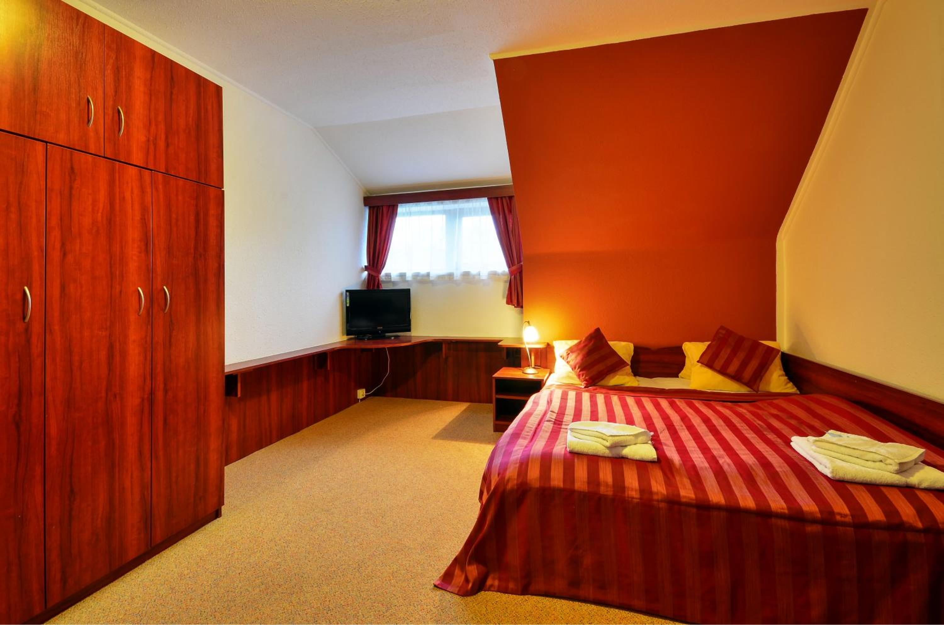 Double Room with Private Bathroom - Photo 1