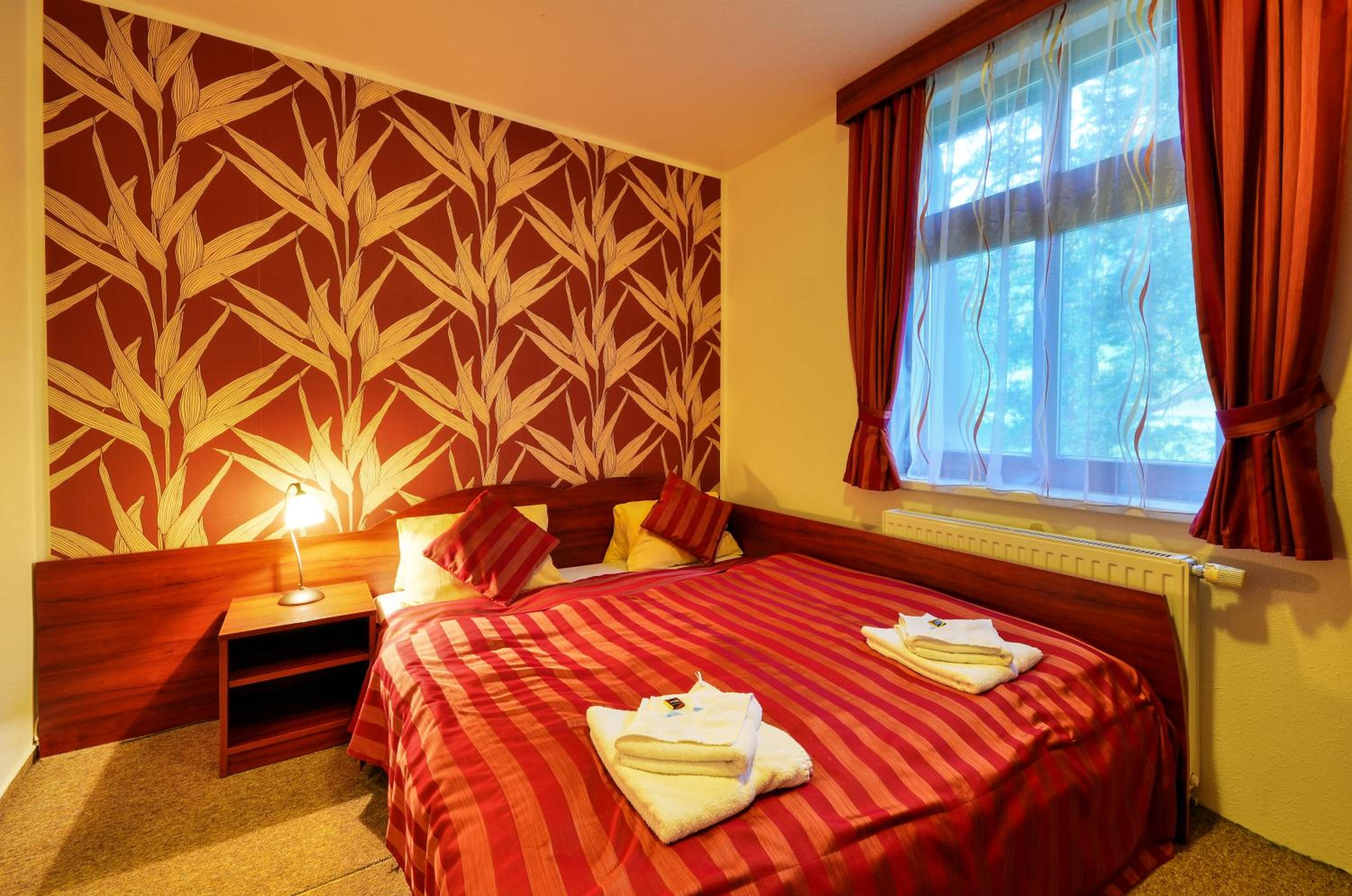 Double Room with Private Bathroom - Photo 2