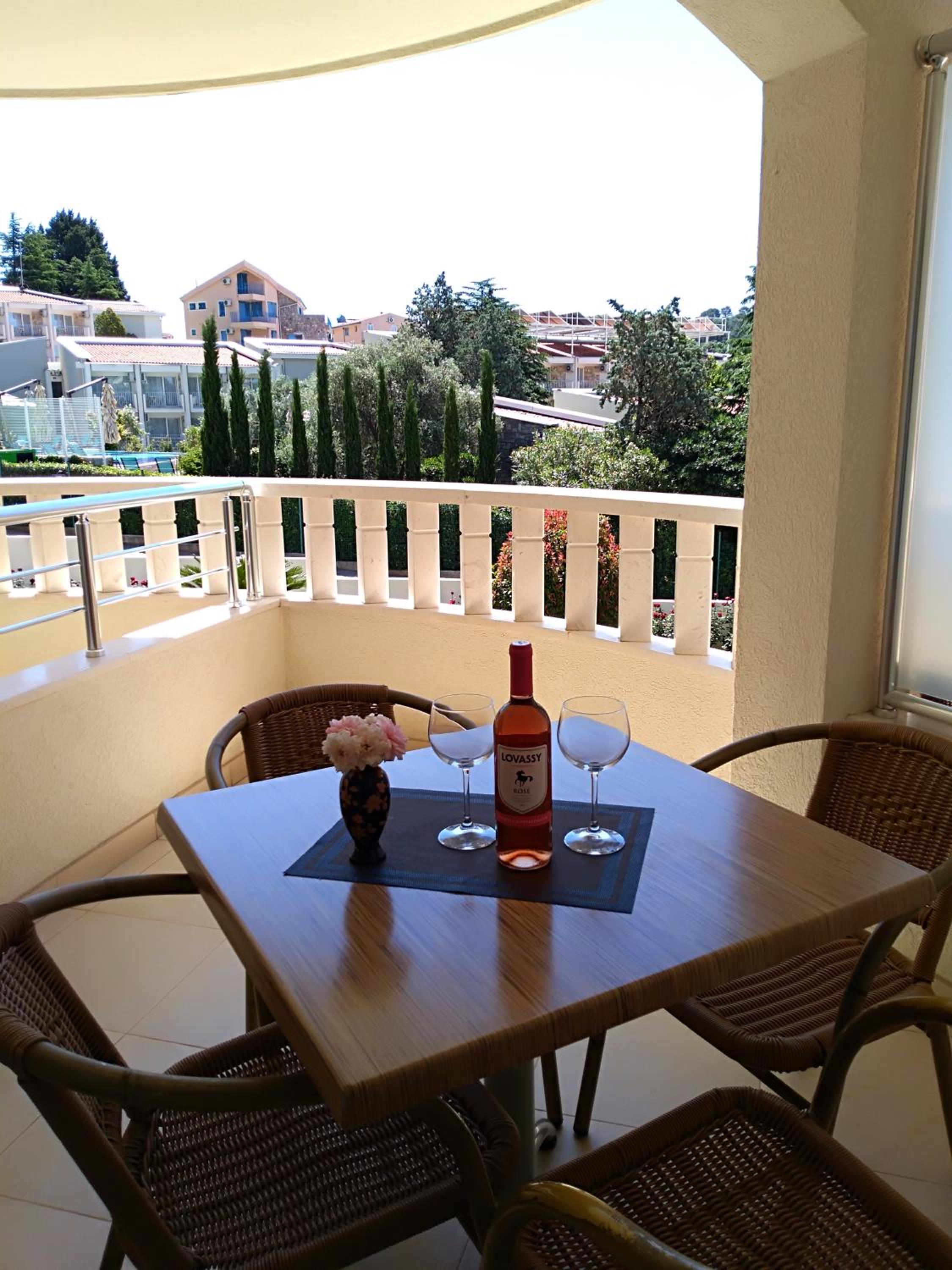 Two-Bedroom Apartment with Partial Sea View photo 2