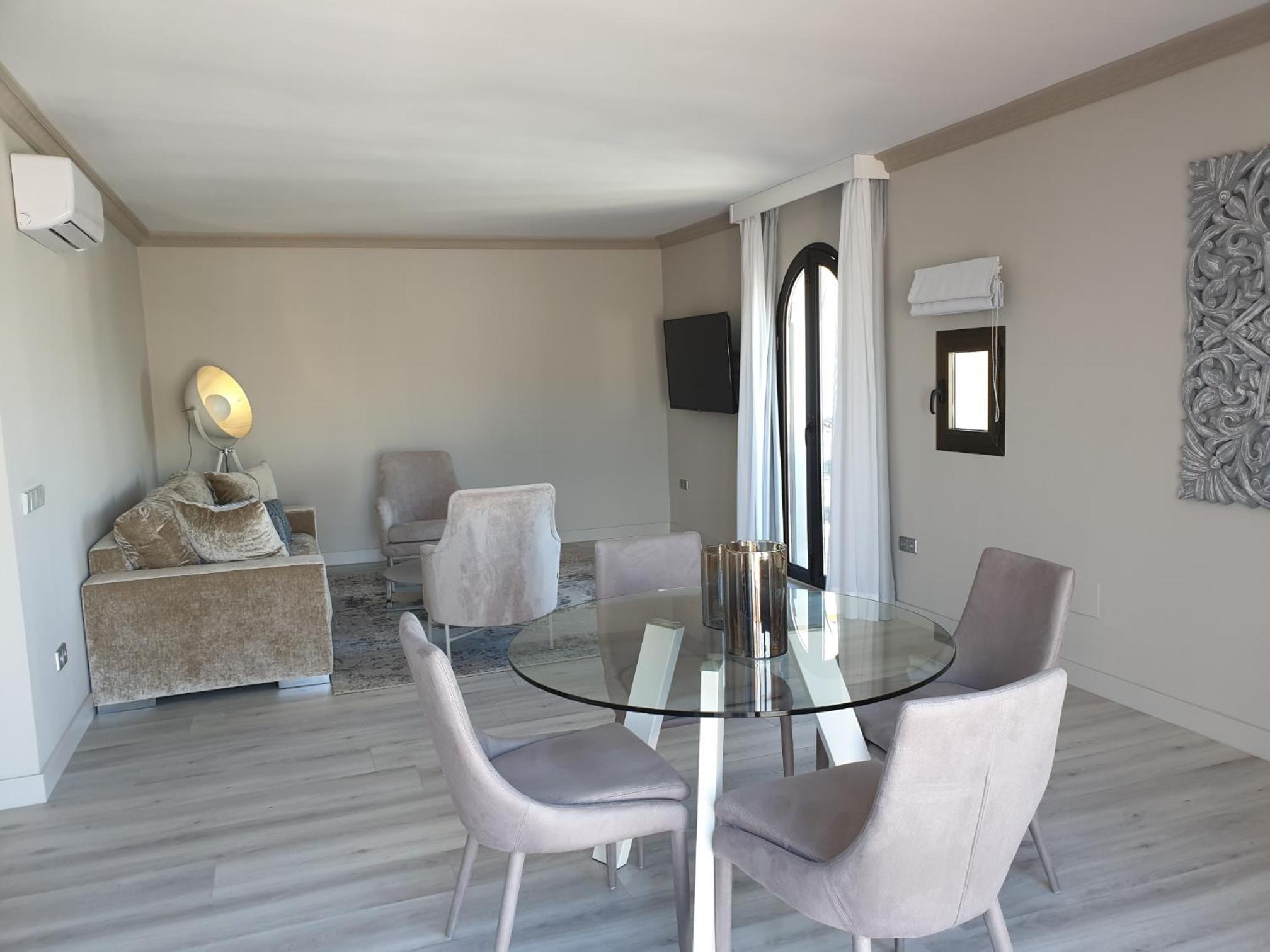 Superior Suite - Photo 18