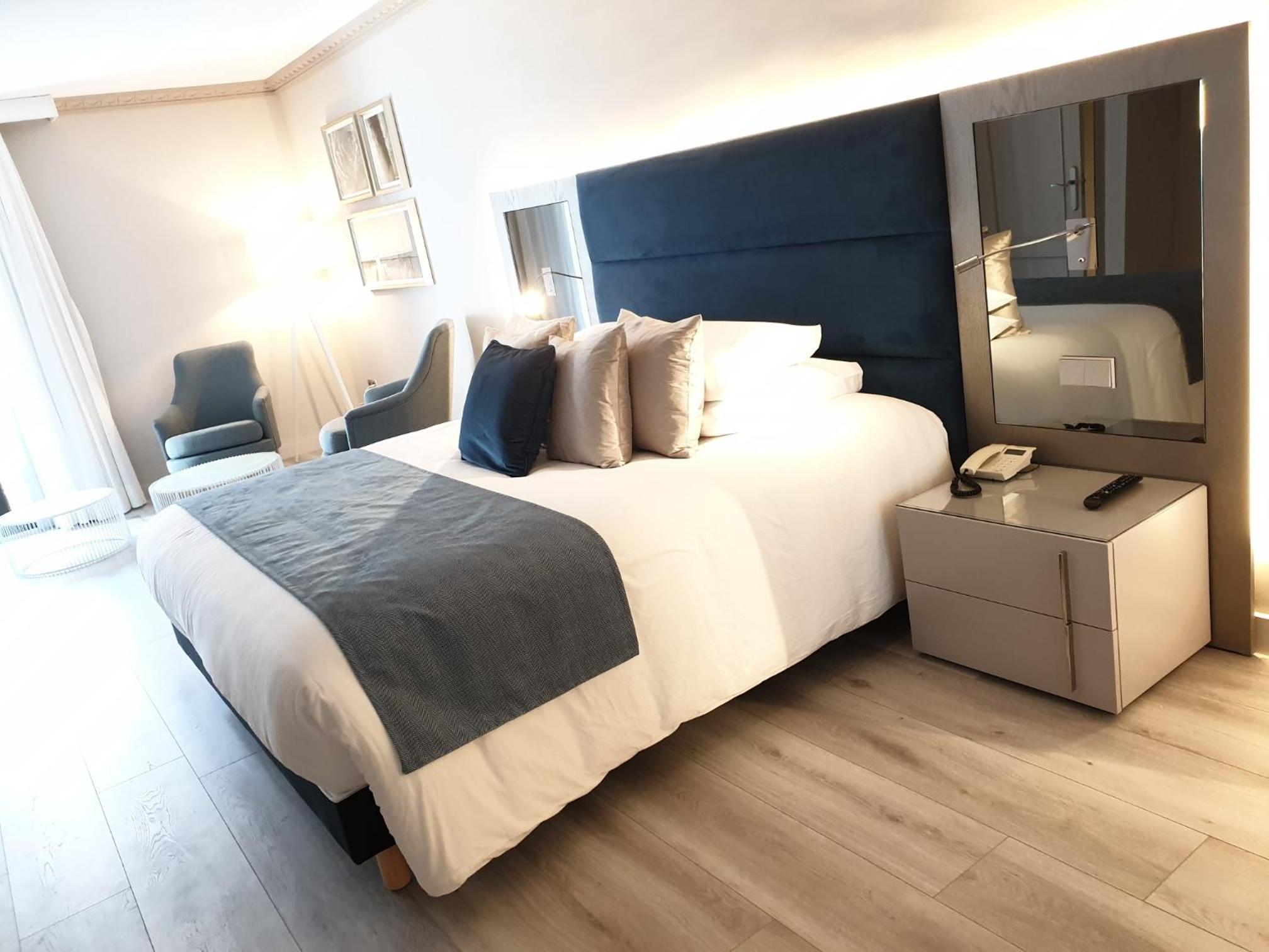 Superior Suite - Photo 6