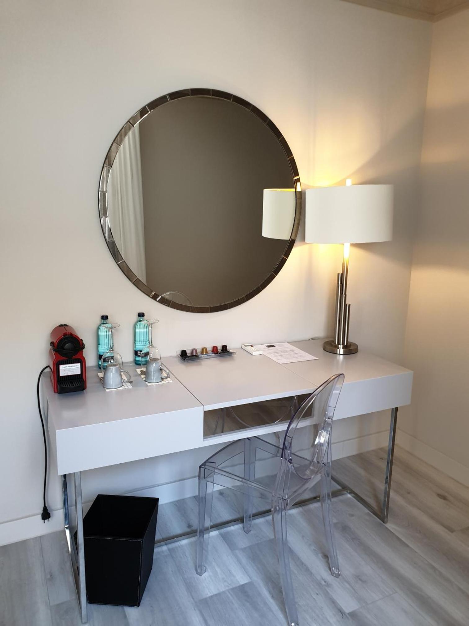 Superior Suite - Photo 8