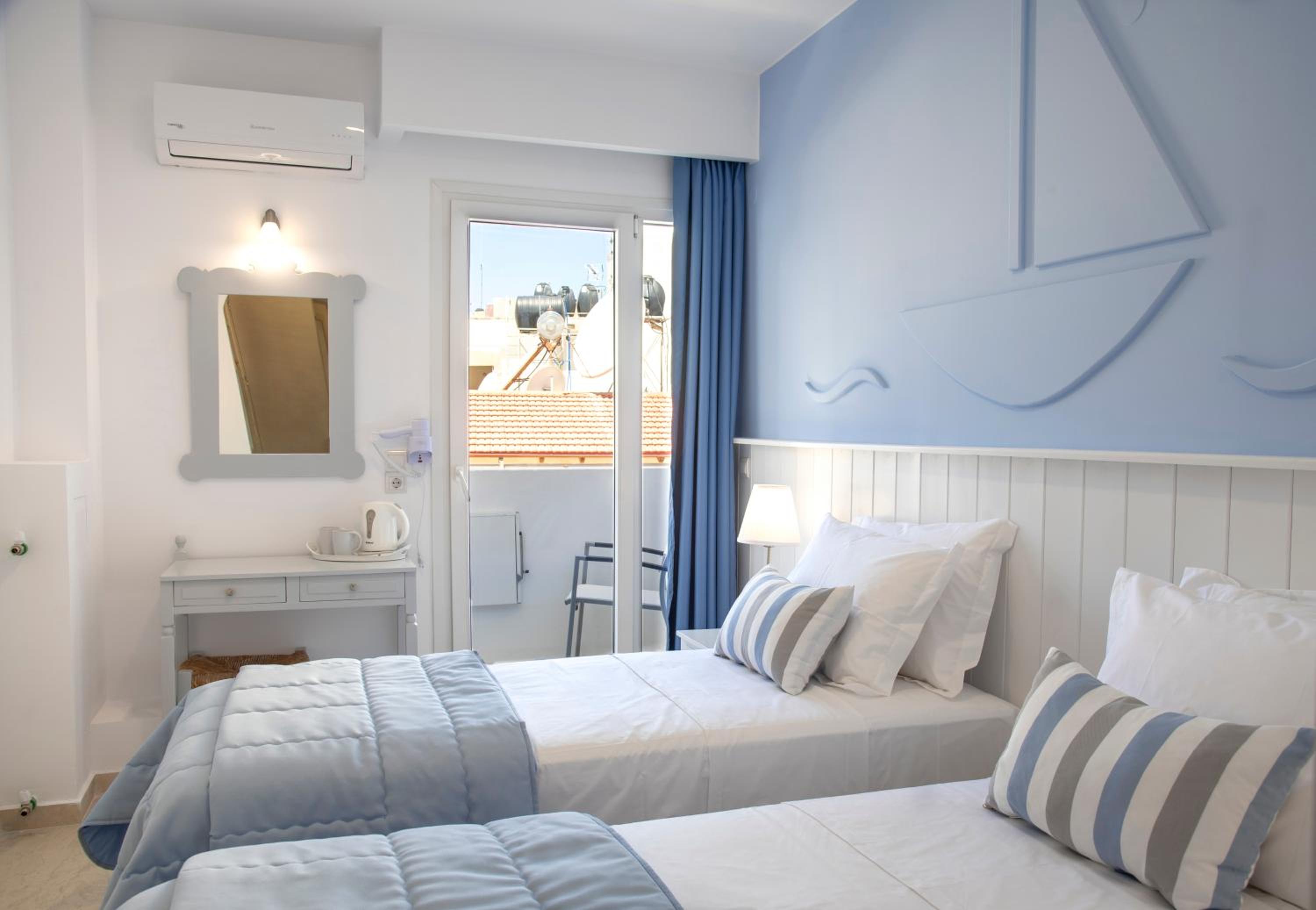 Double or Twin Room with Sea View - Photo 8