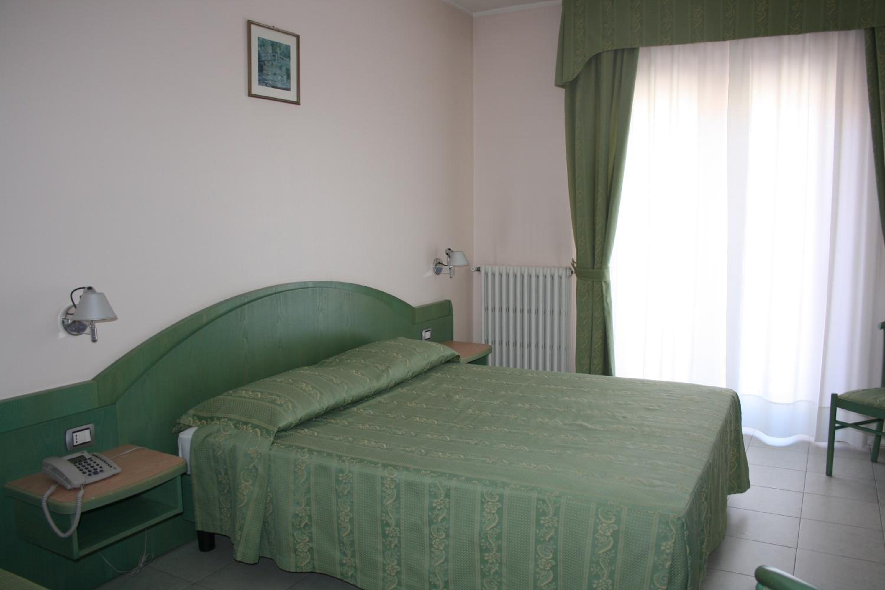Double or Twin Room - Photo 12