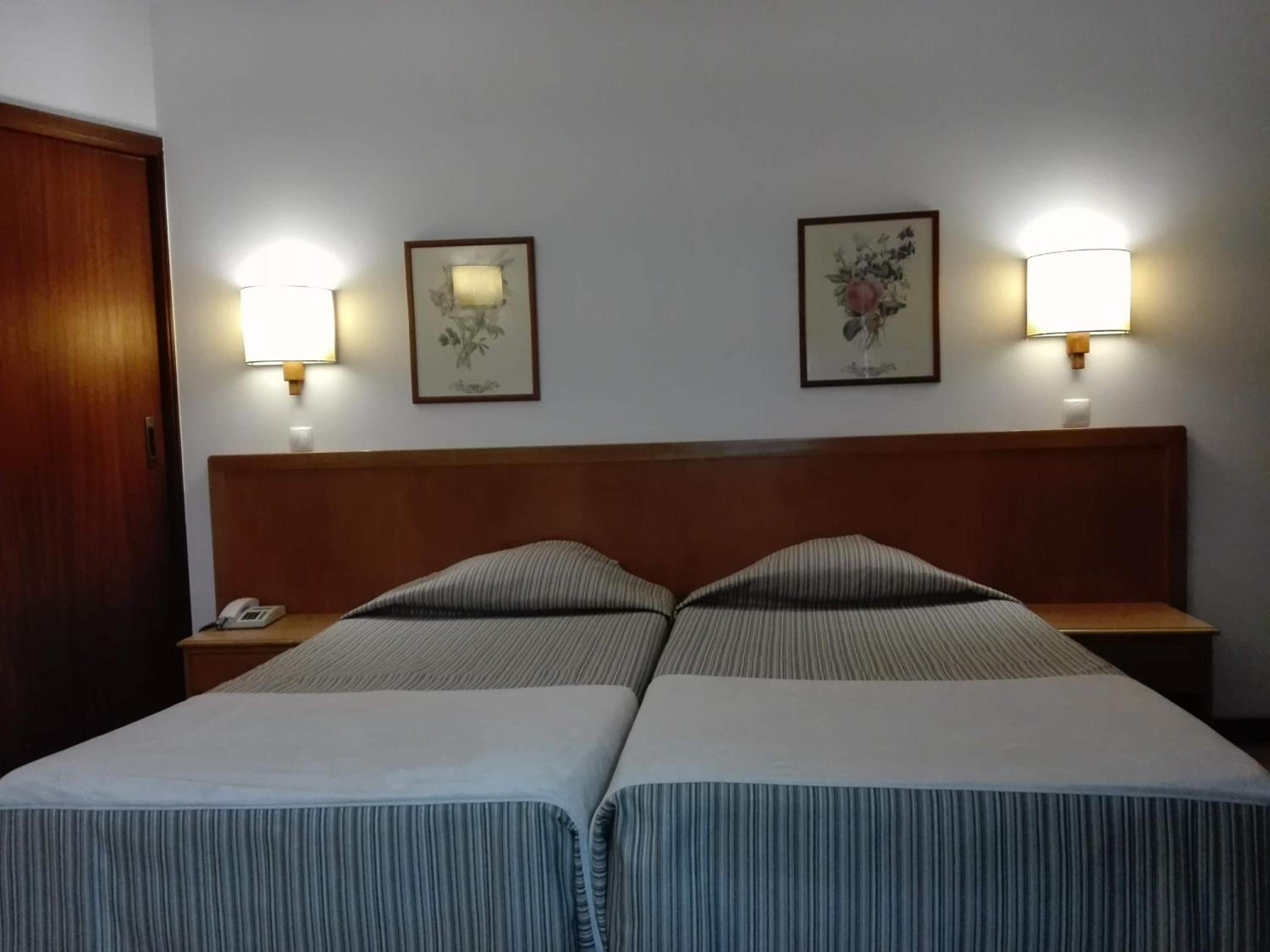 Double or Twin Room - Photo 6