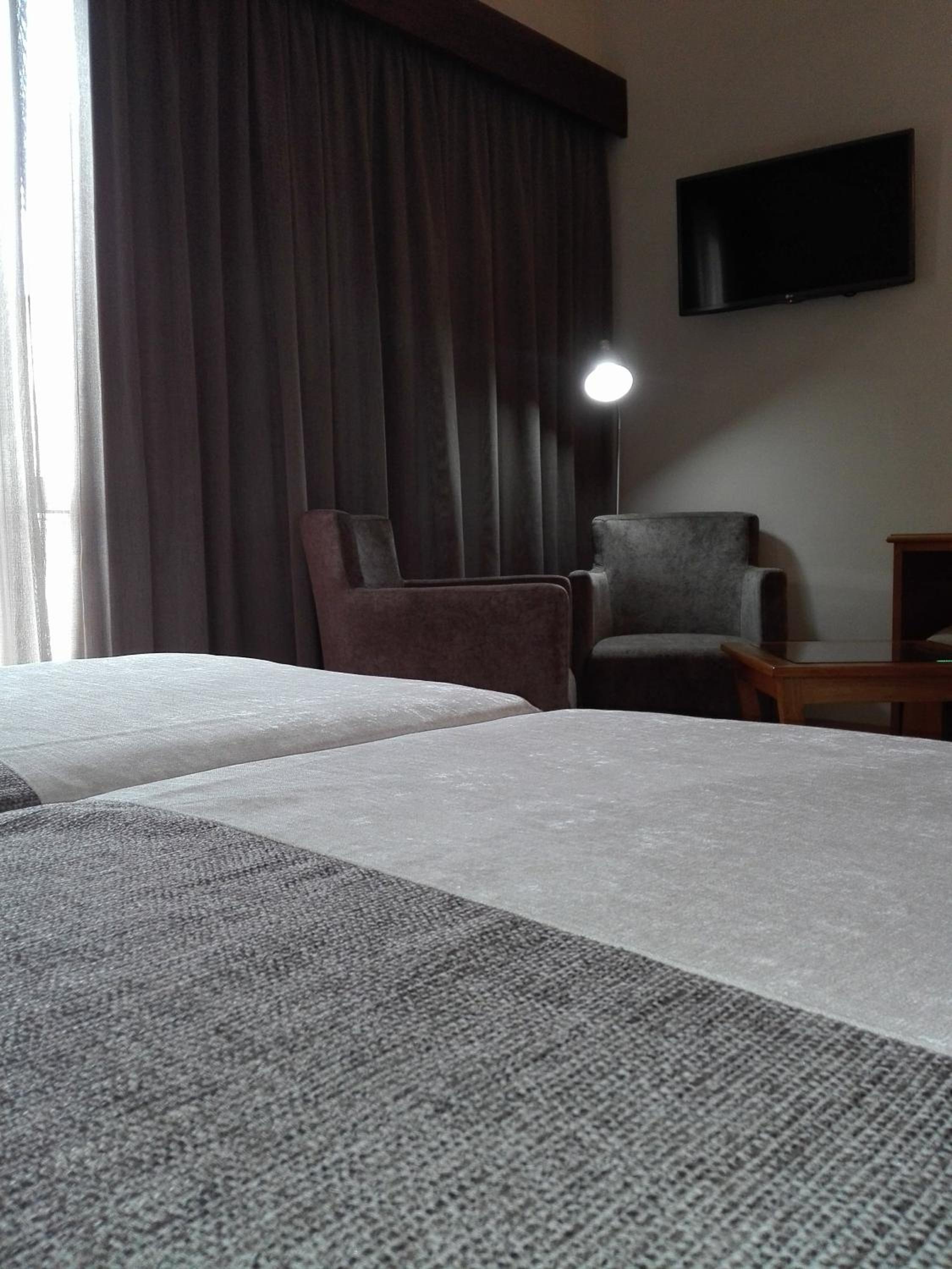 Double or Twin Room - Photo 7