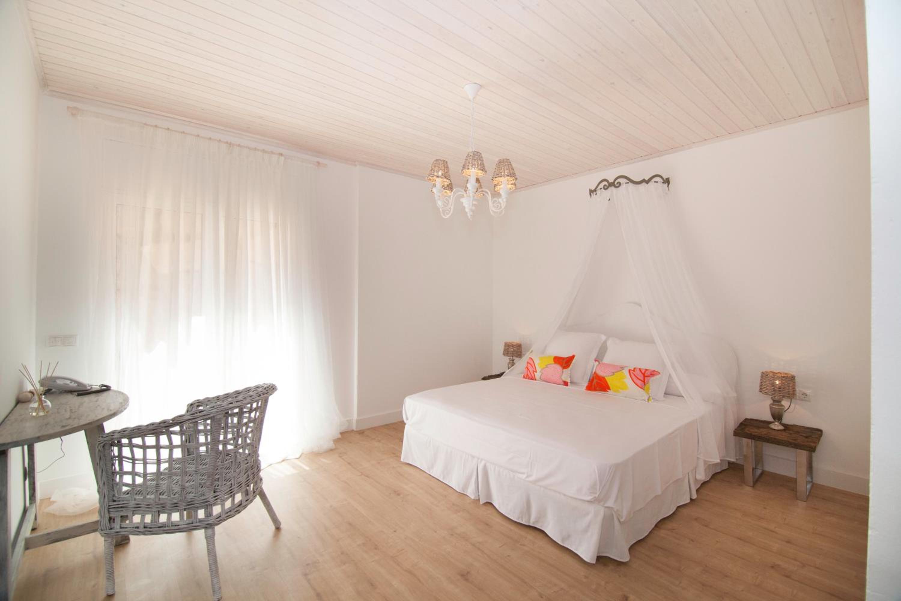 Deluxe Double Room with Patio photo 3