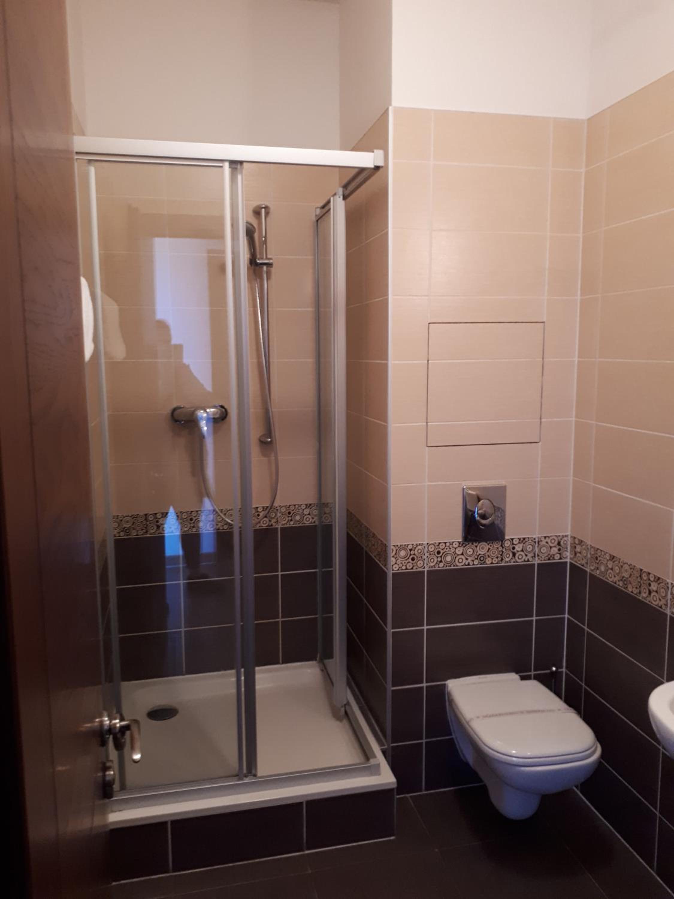 Two-Bedroom Apartment (5 Adults) - Photo 6