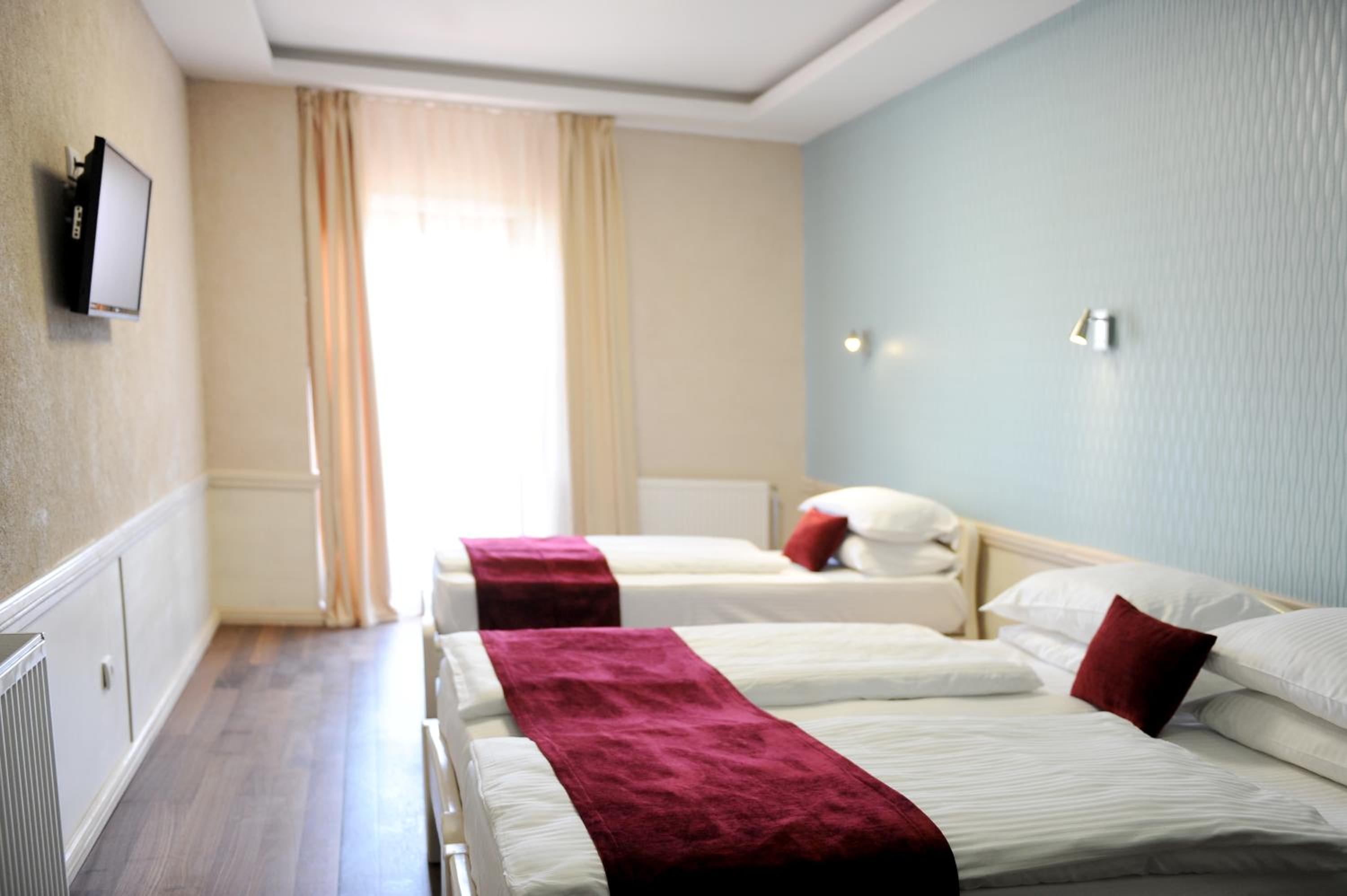 Triple Room - Photo 2