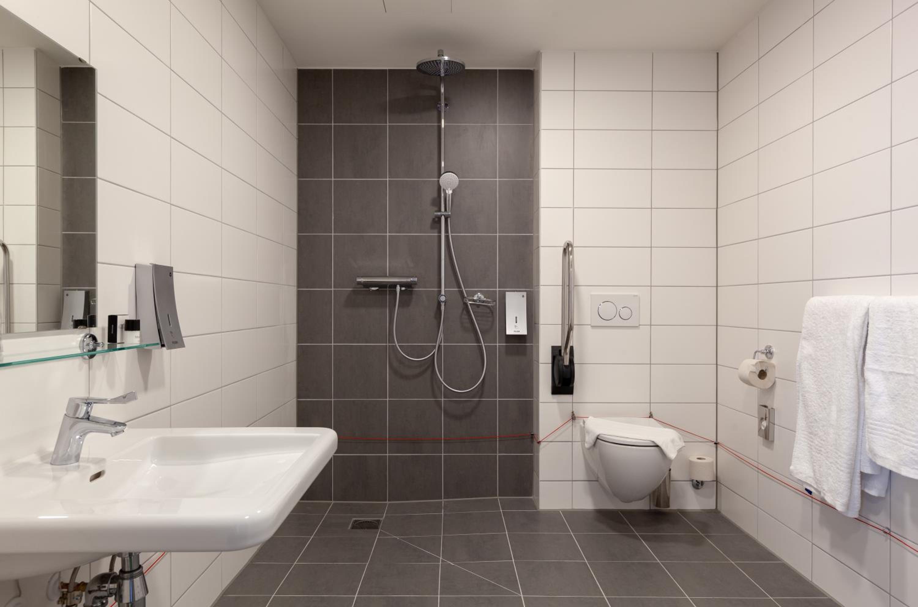Double Room - Disability Access - Photo 8