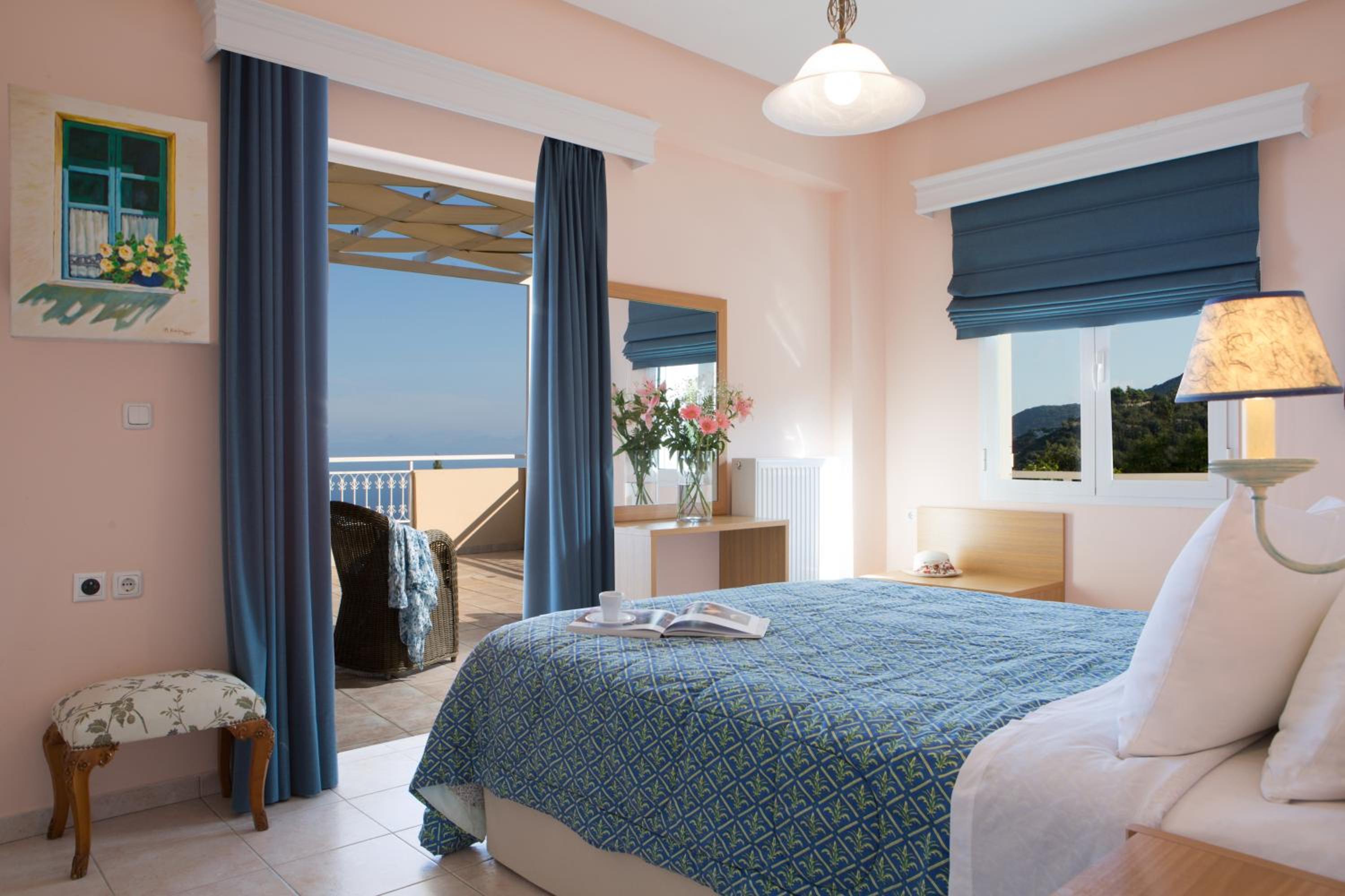 Three-Bedroom Apartment with Sea View photo 1
