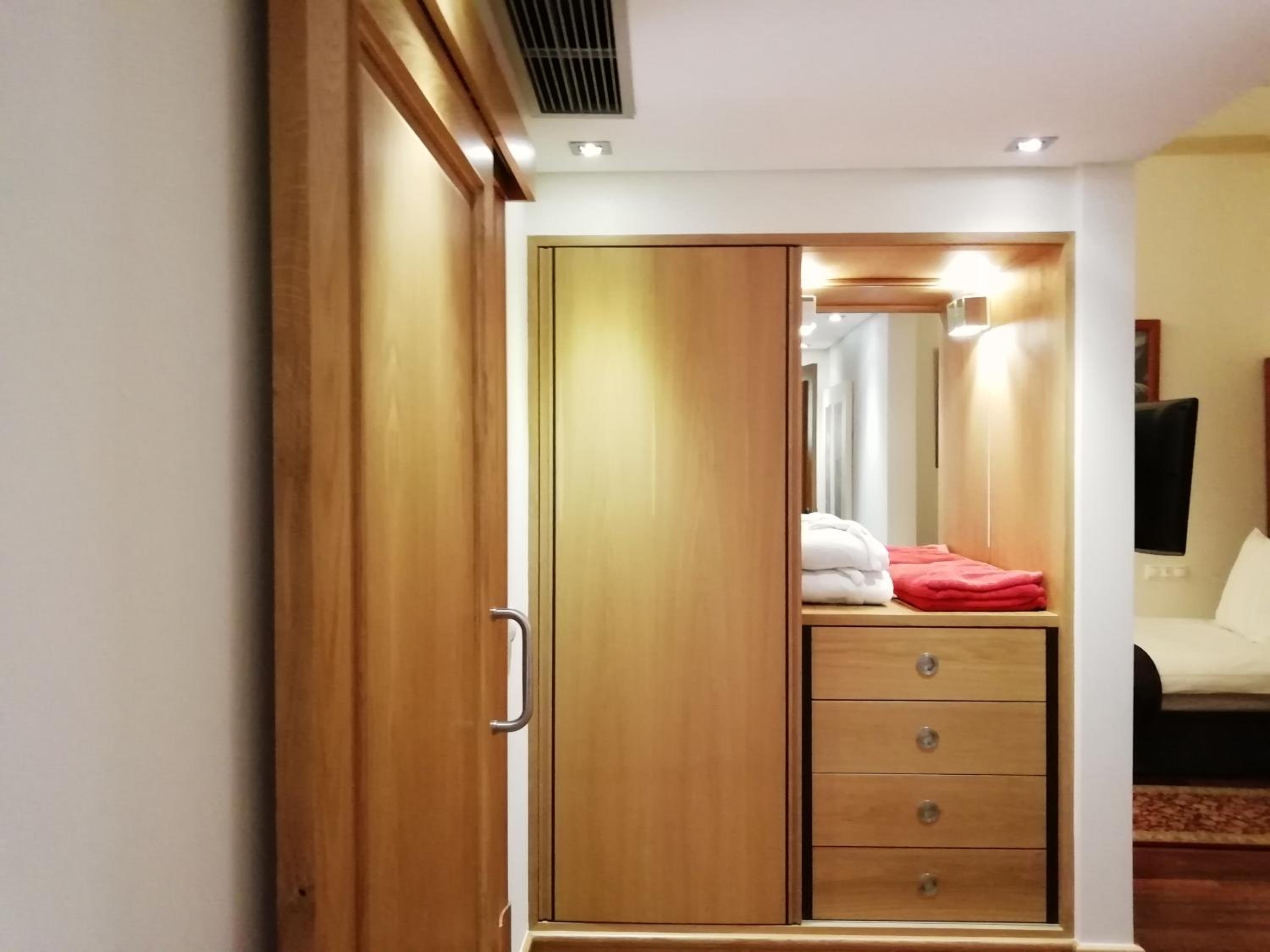 Twin Room - Disability Access photo 1