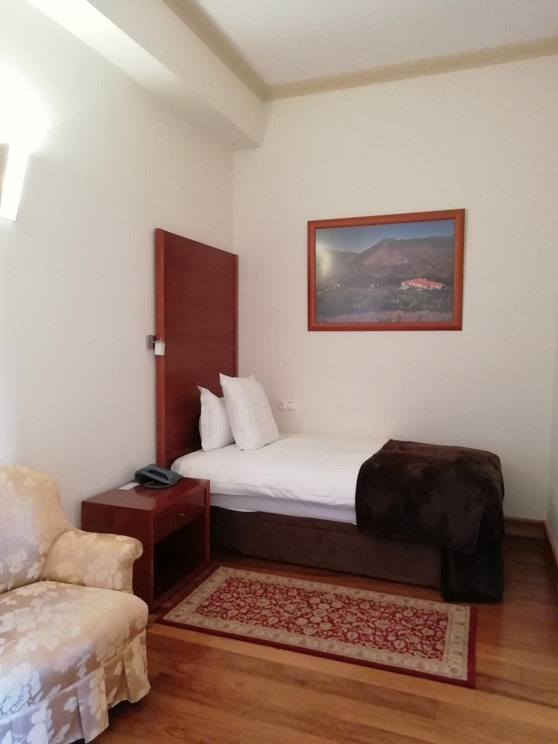 Twin Room - Disability Access photo 3